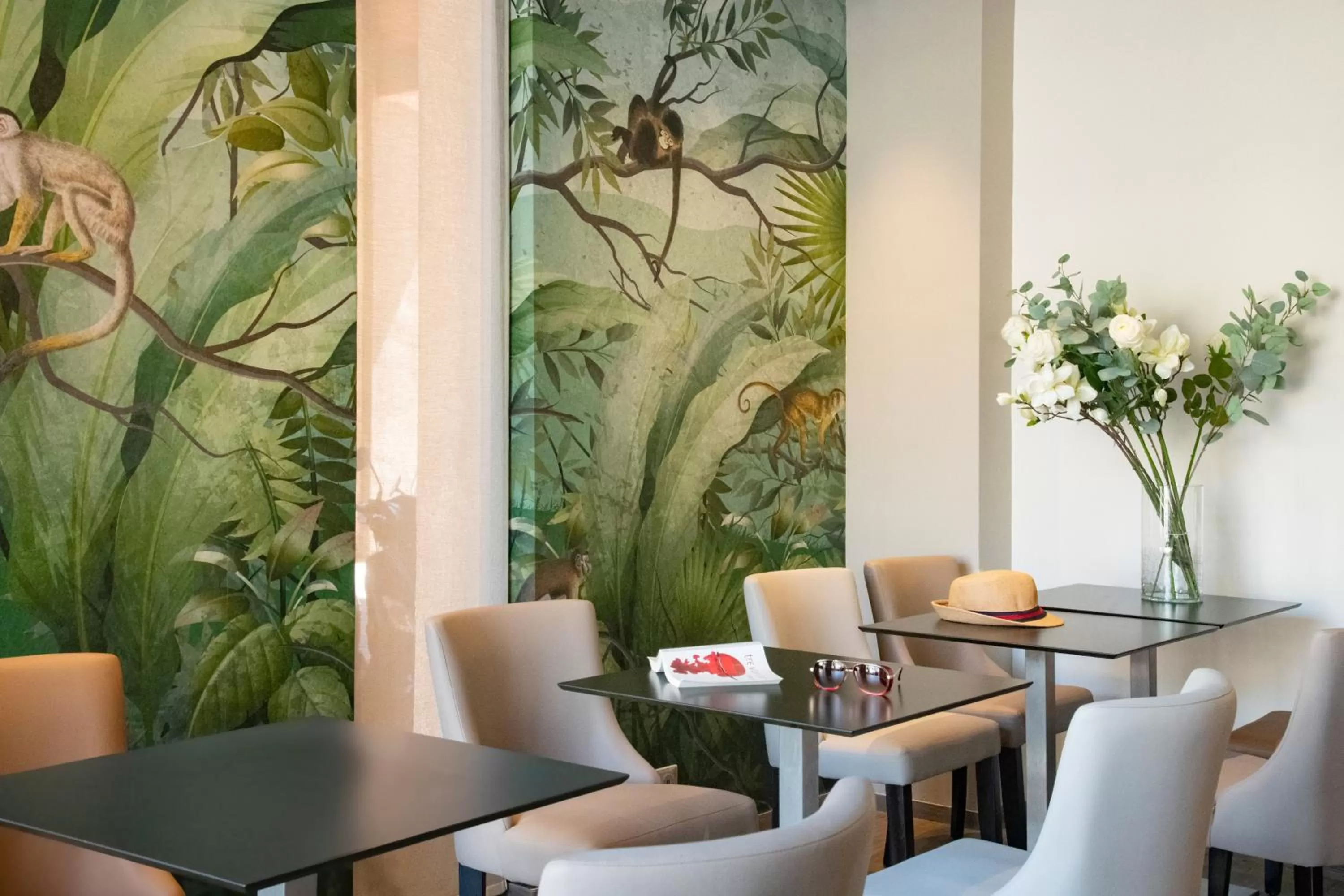 Seating area in ibis Styles Beaulieu sur Mer