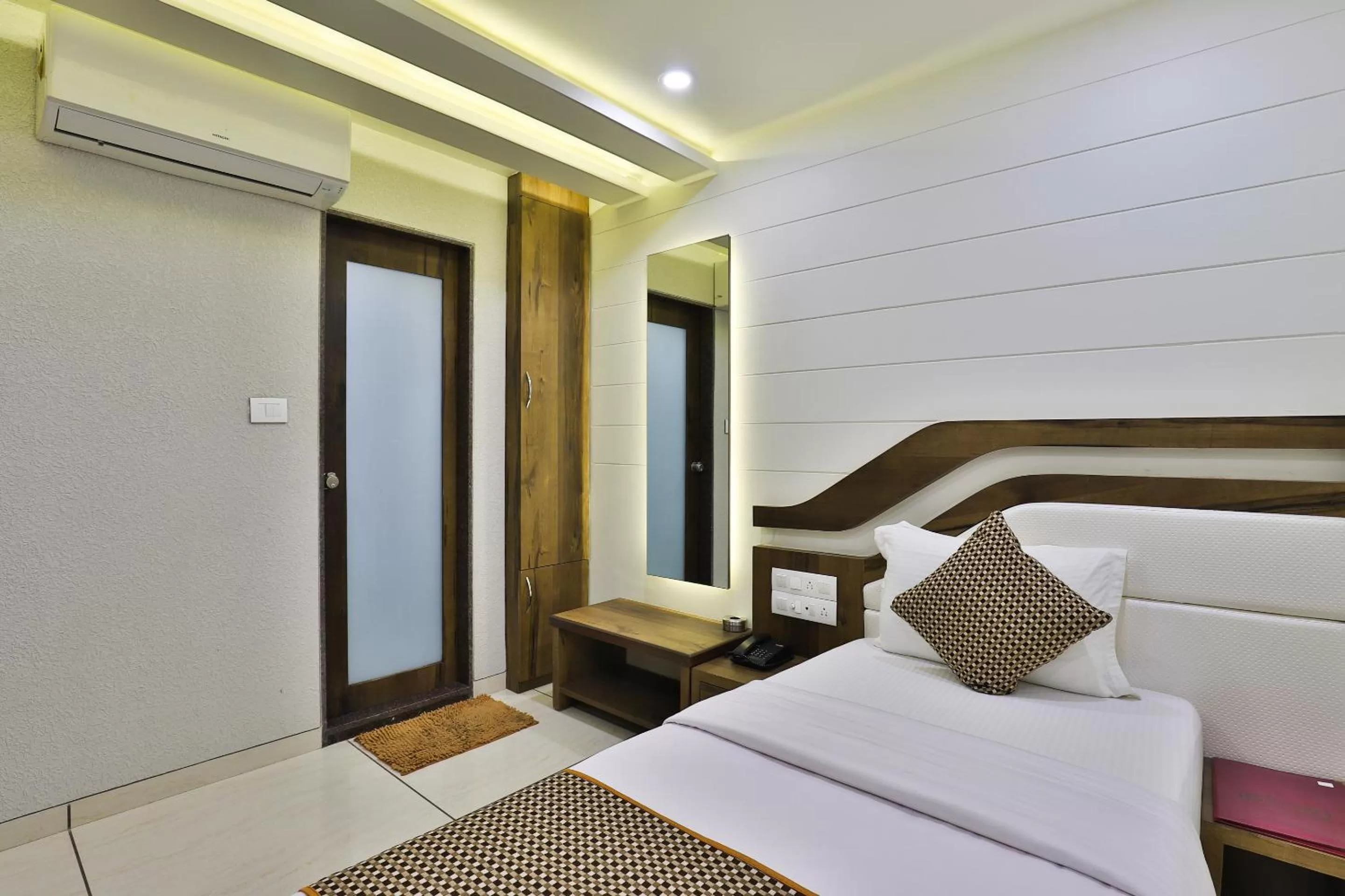 Photo of the whole room, Bed in Hotel Pearl