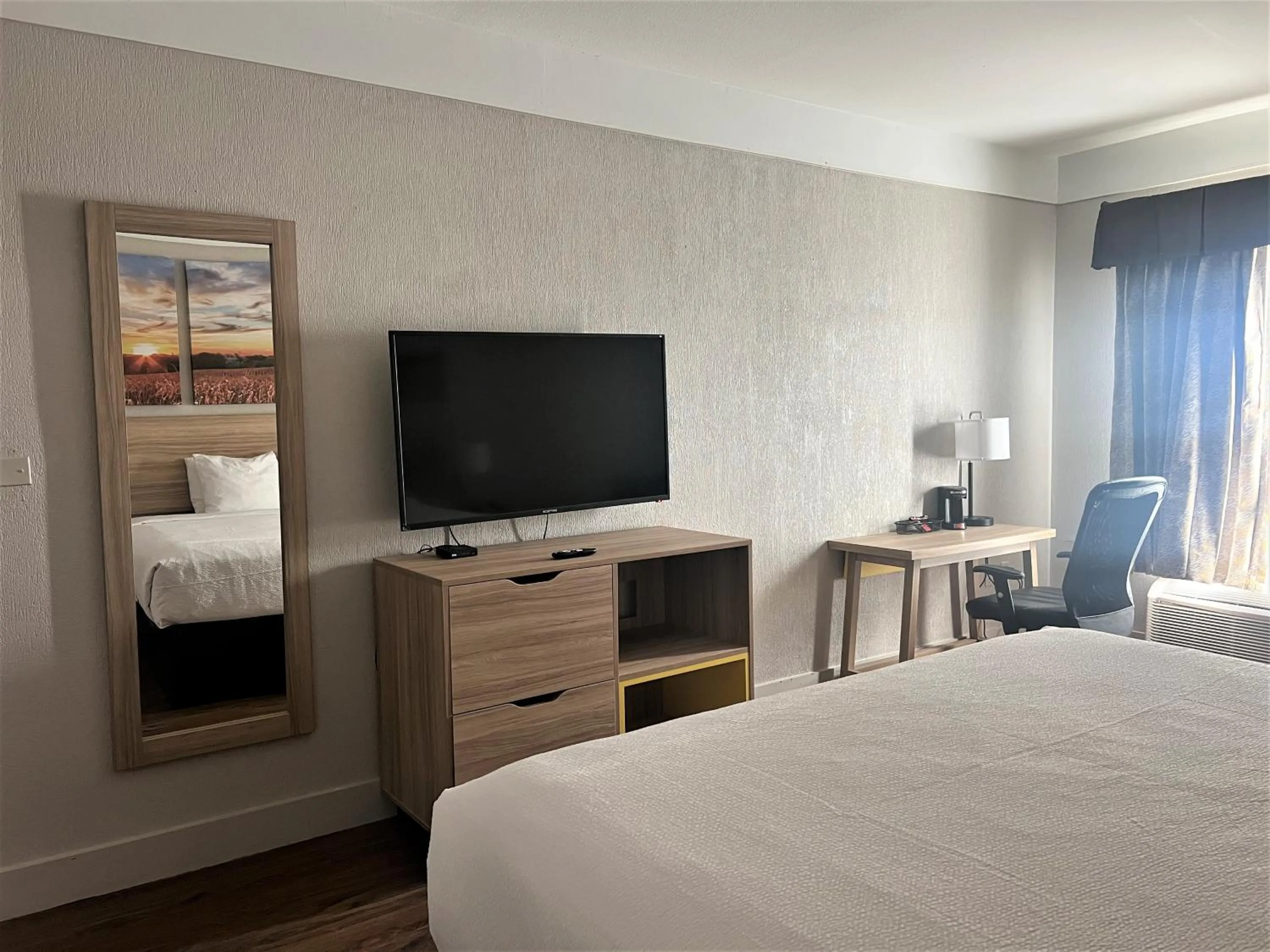 Bedroom, Bed in Days Inn by Wyndham Denham Springs-Baton Rouge East