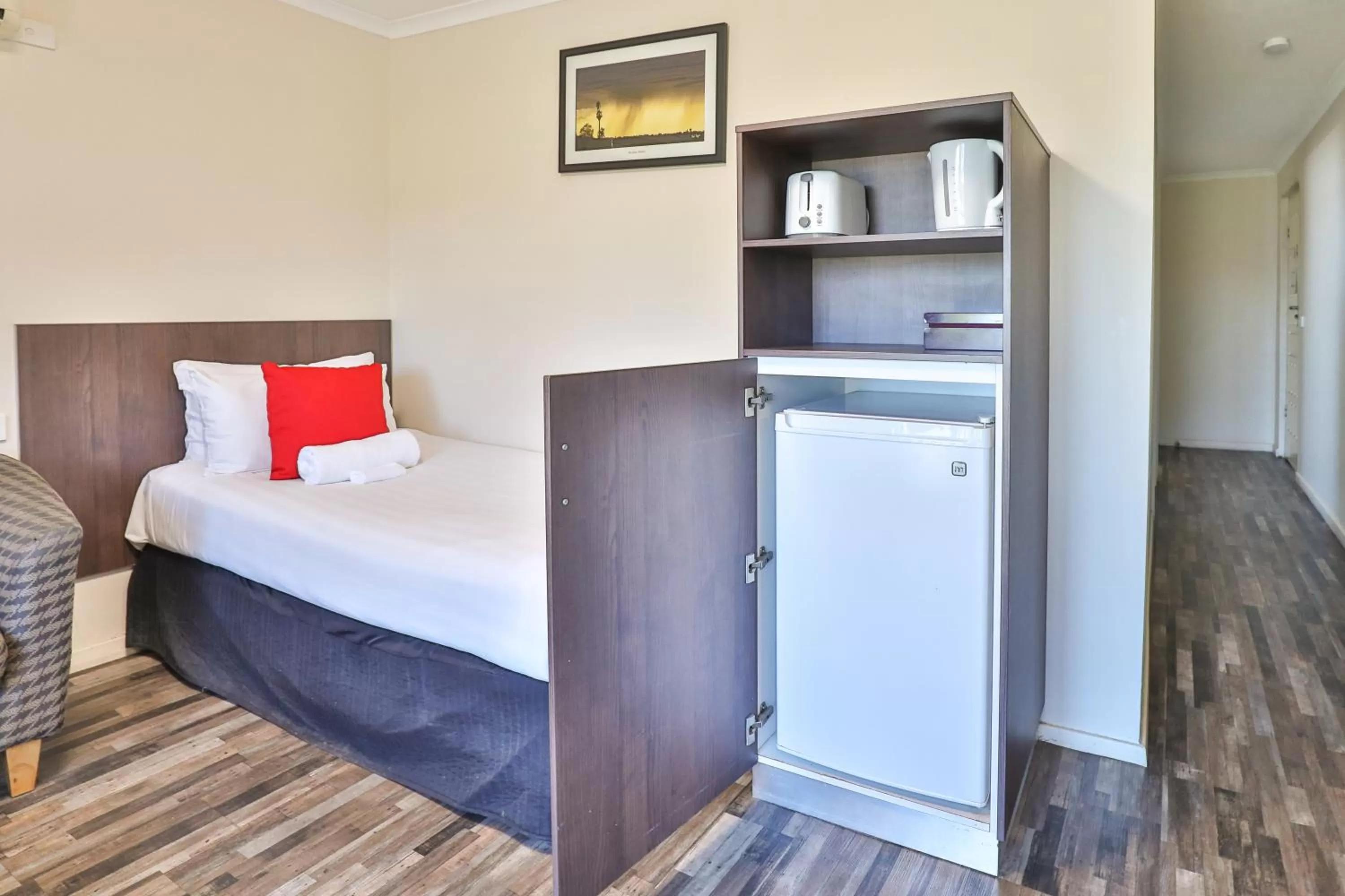 Bedroom, Bed in Boulevard Motor Inn Mildura