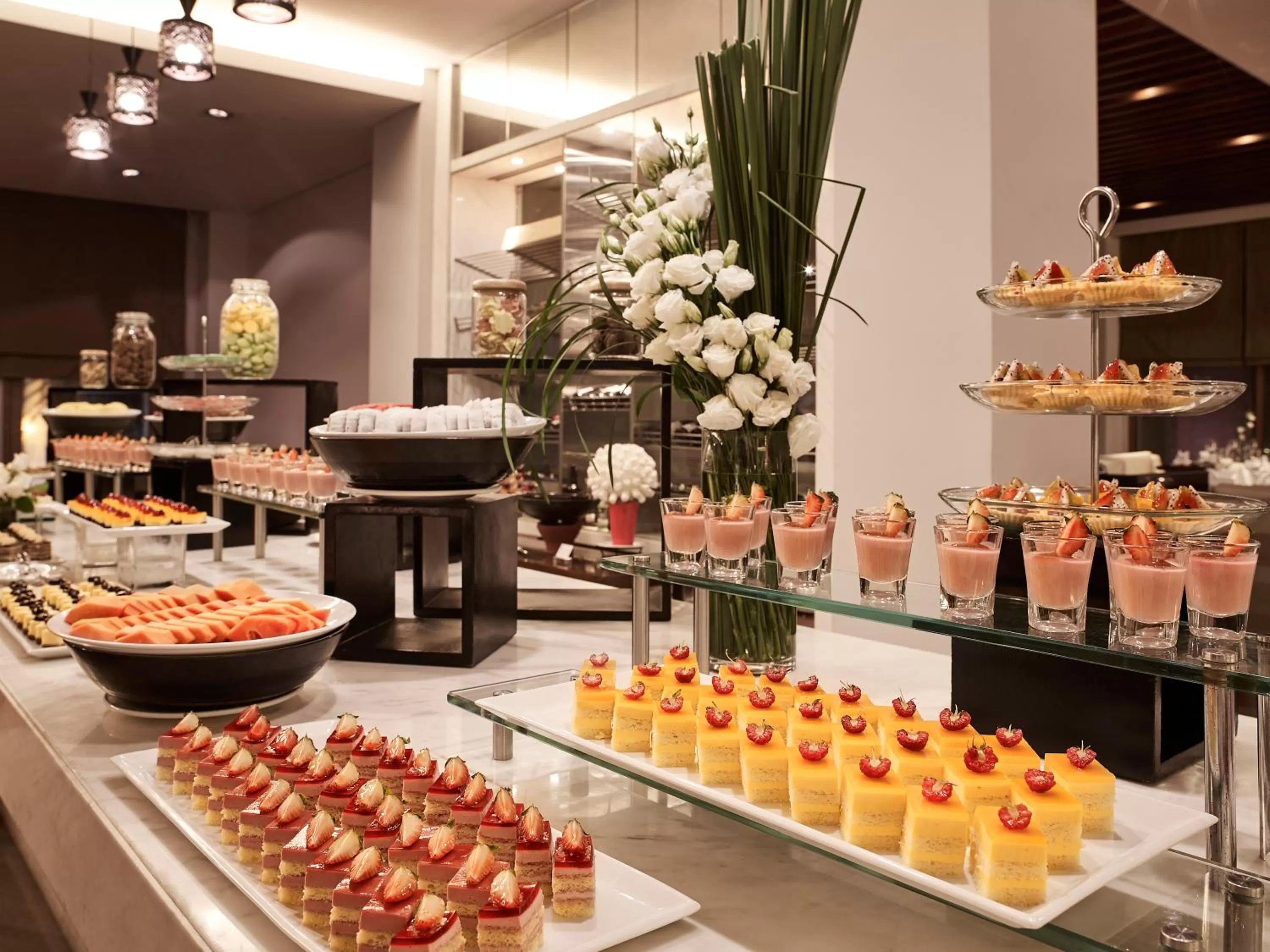 Restaurant/places to eat in Pullman Hanoi