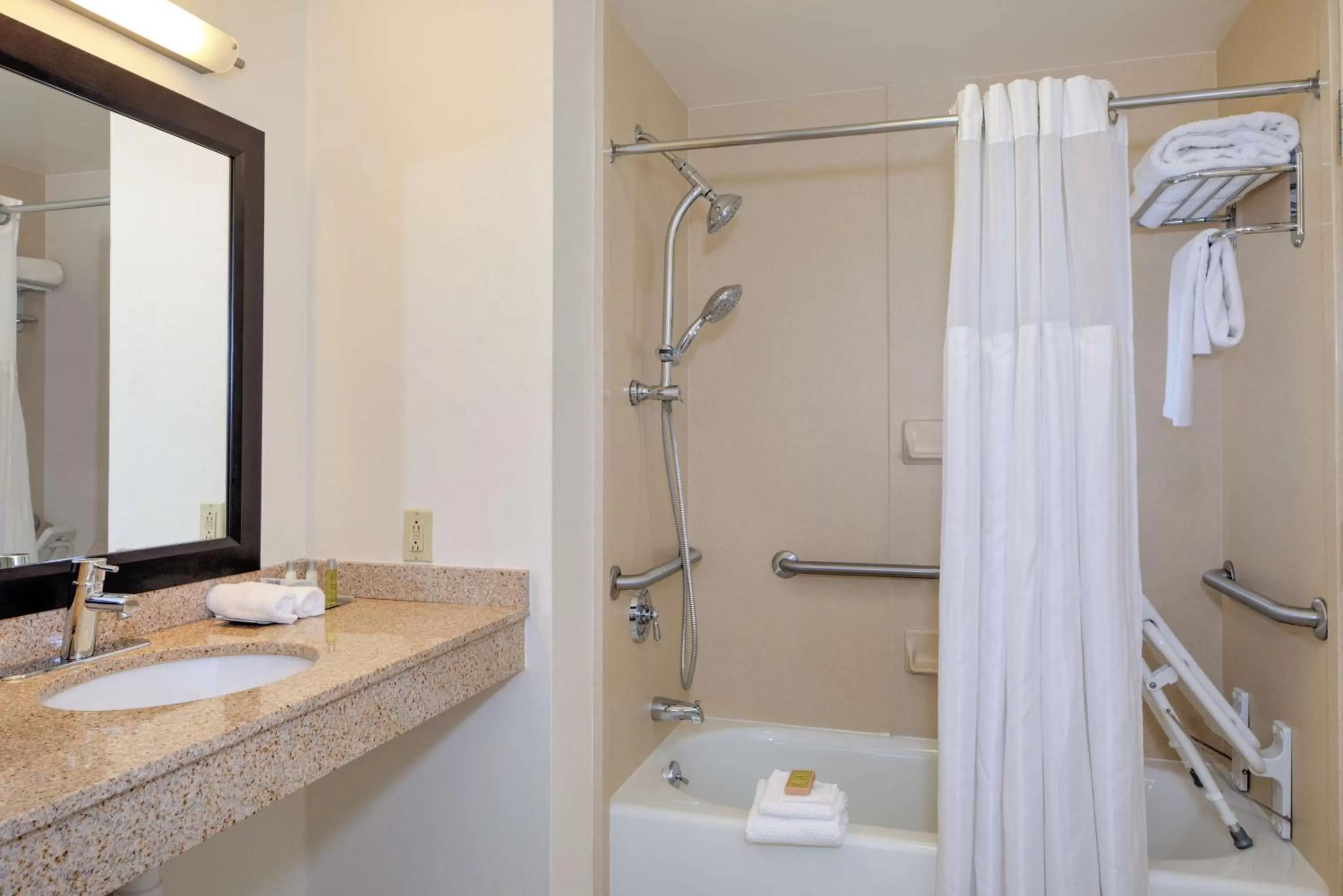 Bathroom in DoubleTree by Hilton Hotel & Suites Pittsburgh Downtown