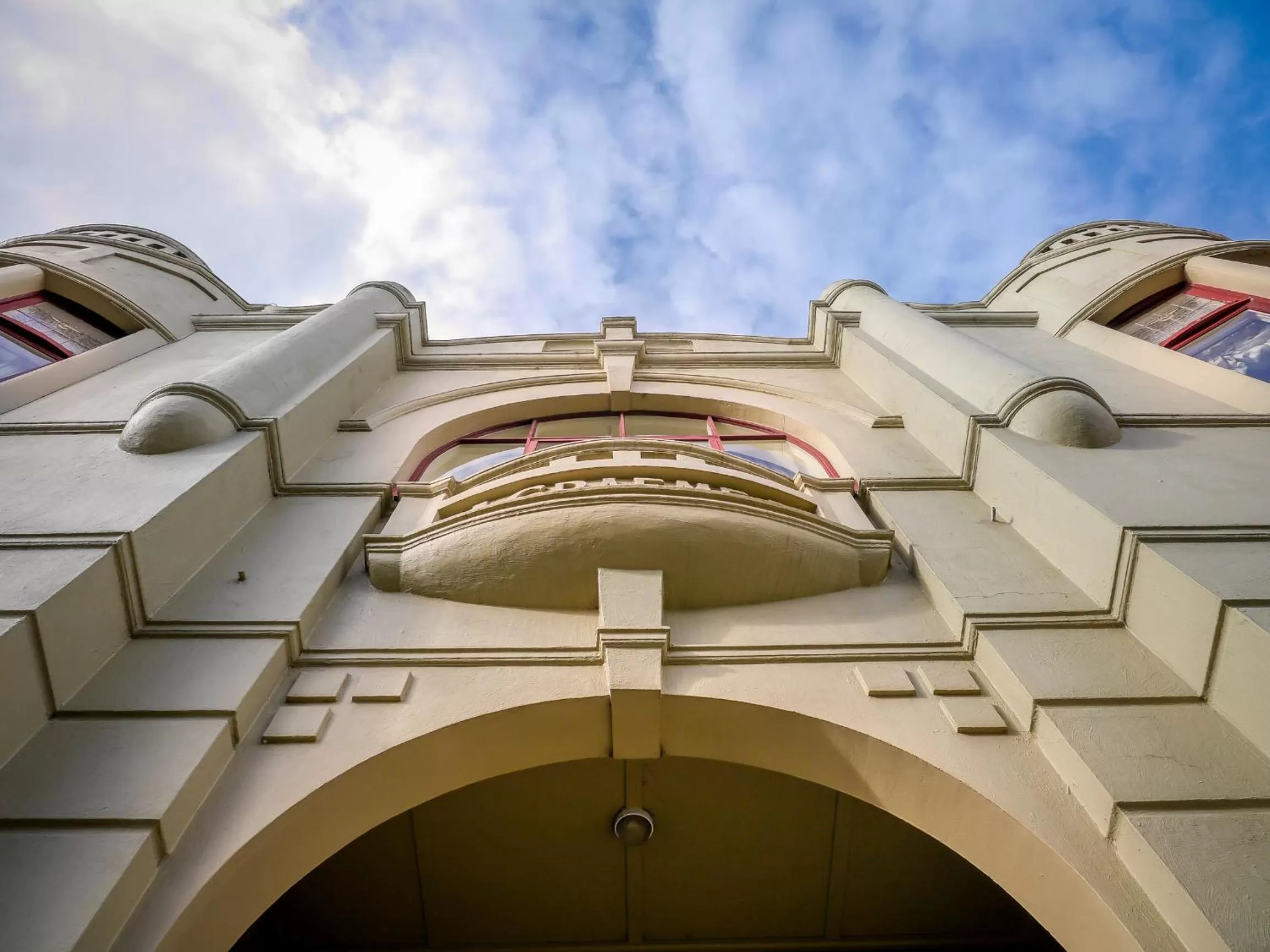 Facade/entrance in Toorak Manor Hotel Free Parking