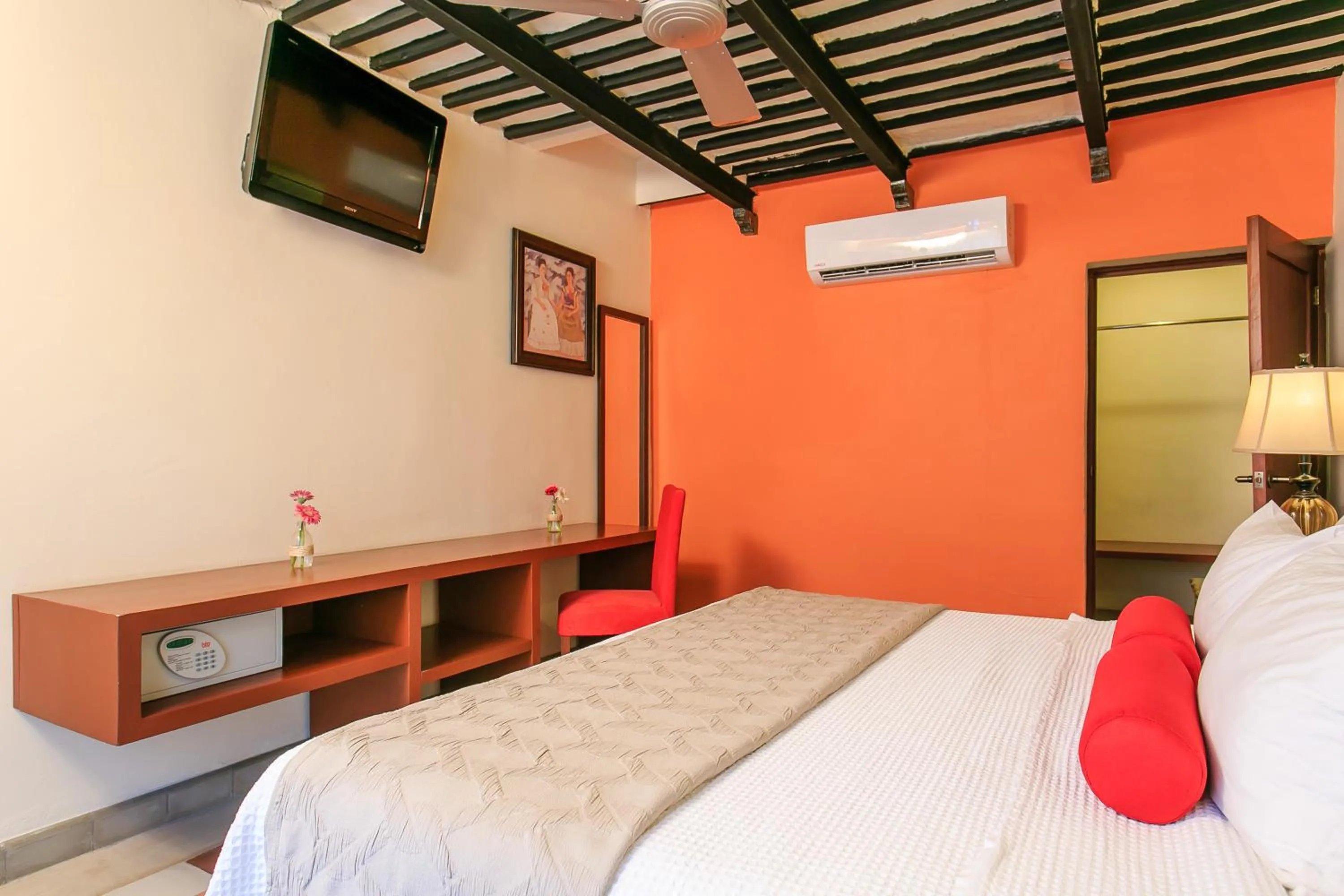 Bed in Art 57 Hotel - Adults Only