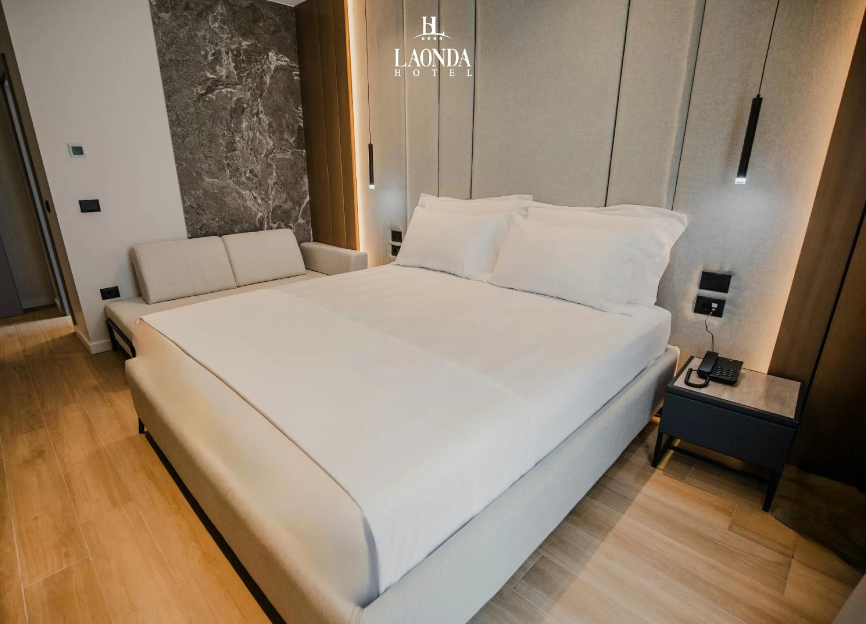 Bedroom, Bed in La Onda Hotel Durres