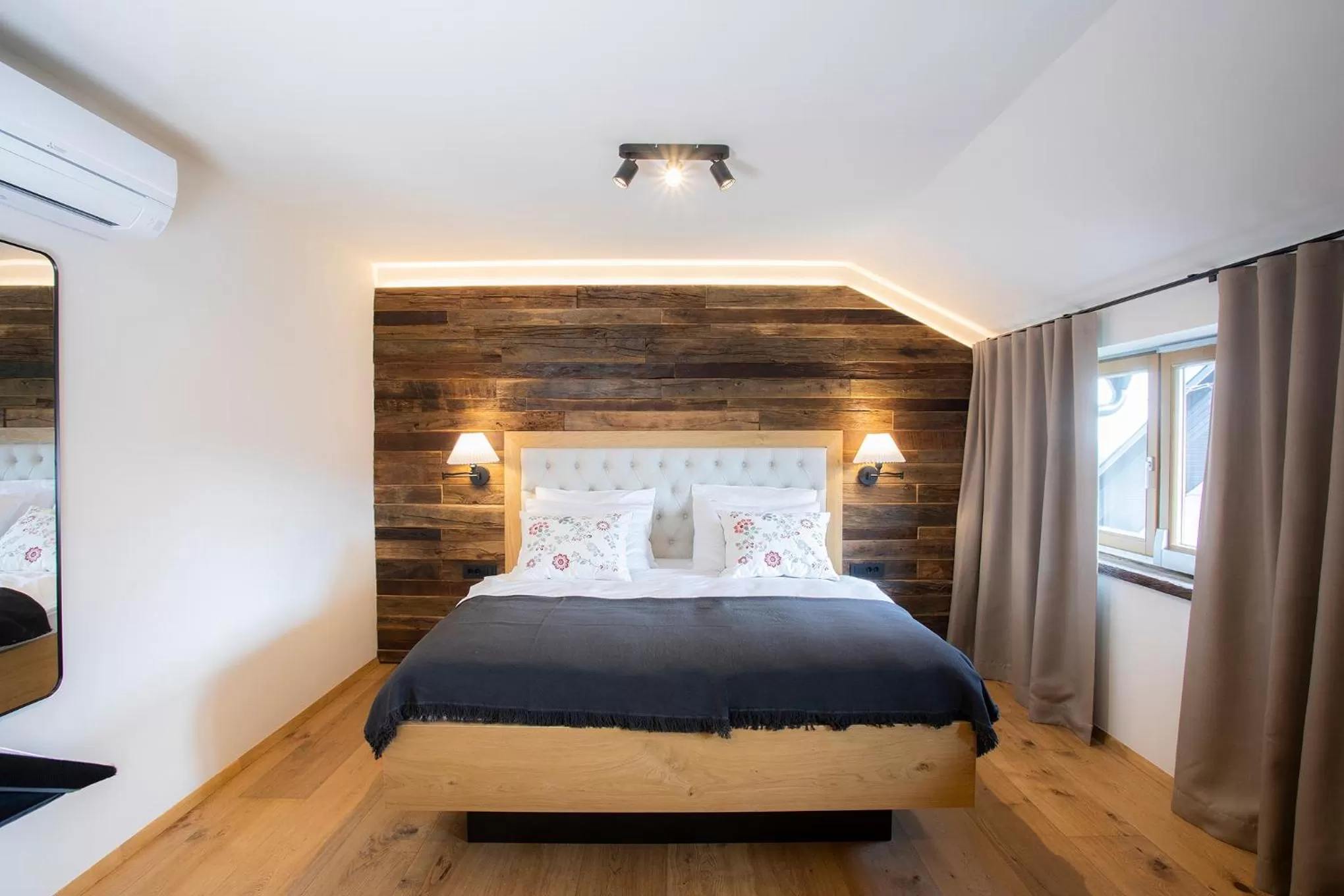 Bed in House Troha - Rooms & Apartments