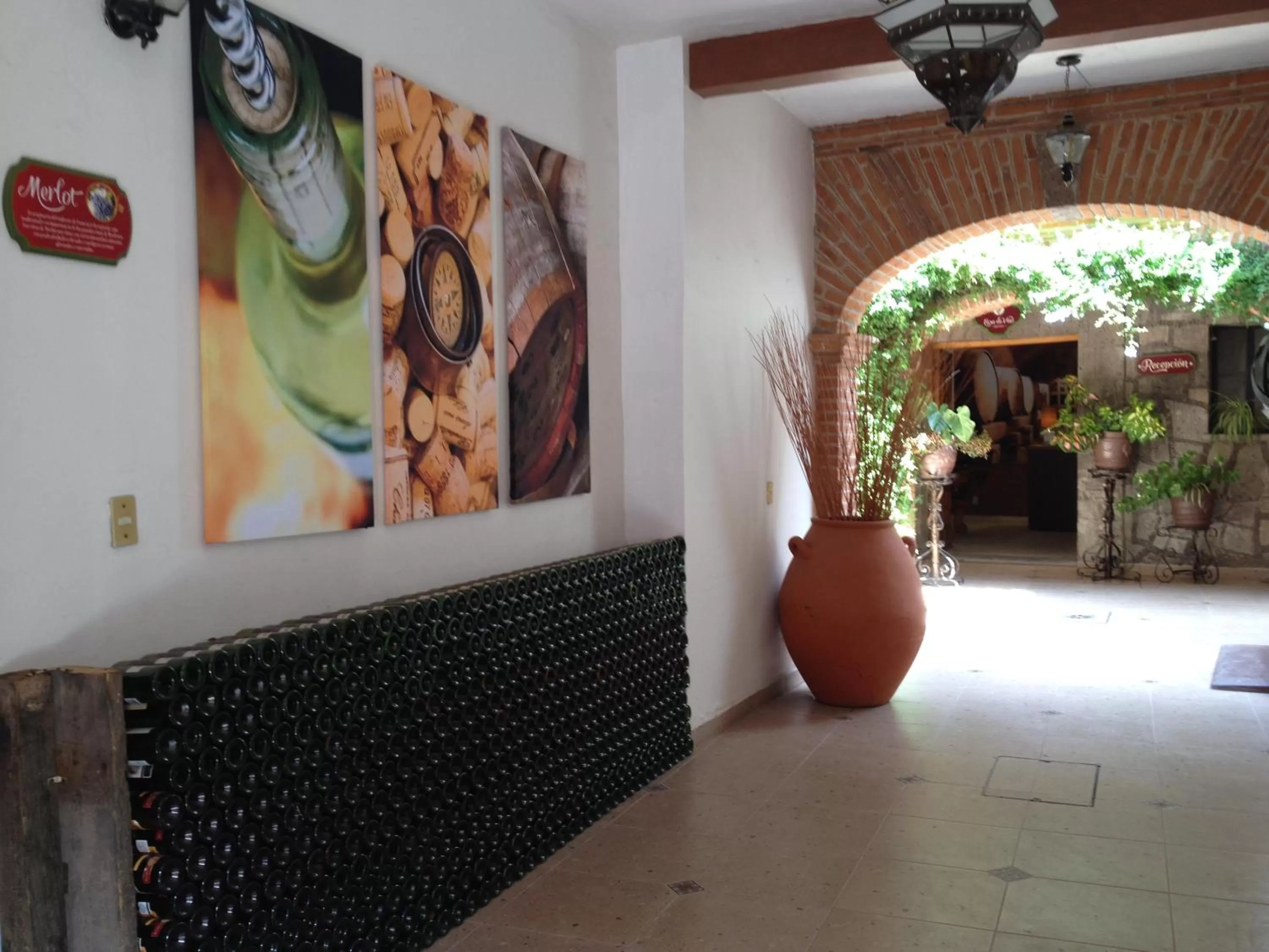 Patio in Hotel Casa de Vino