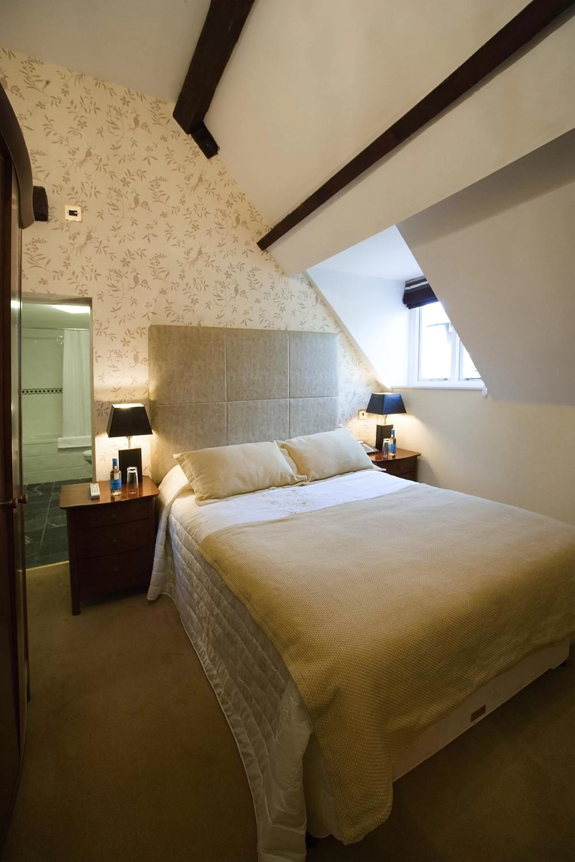 Bed in Colwick Hall Hotel