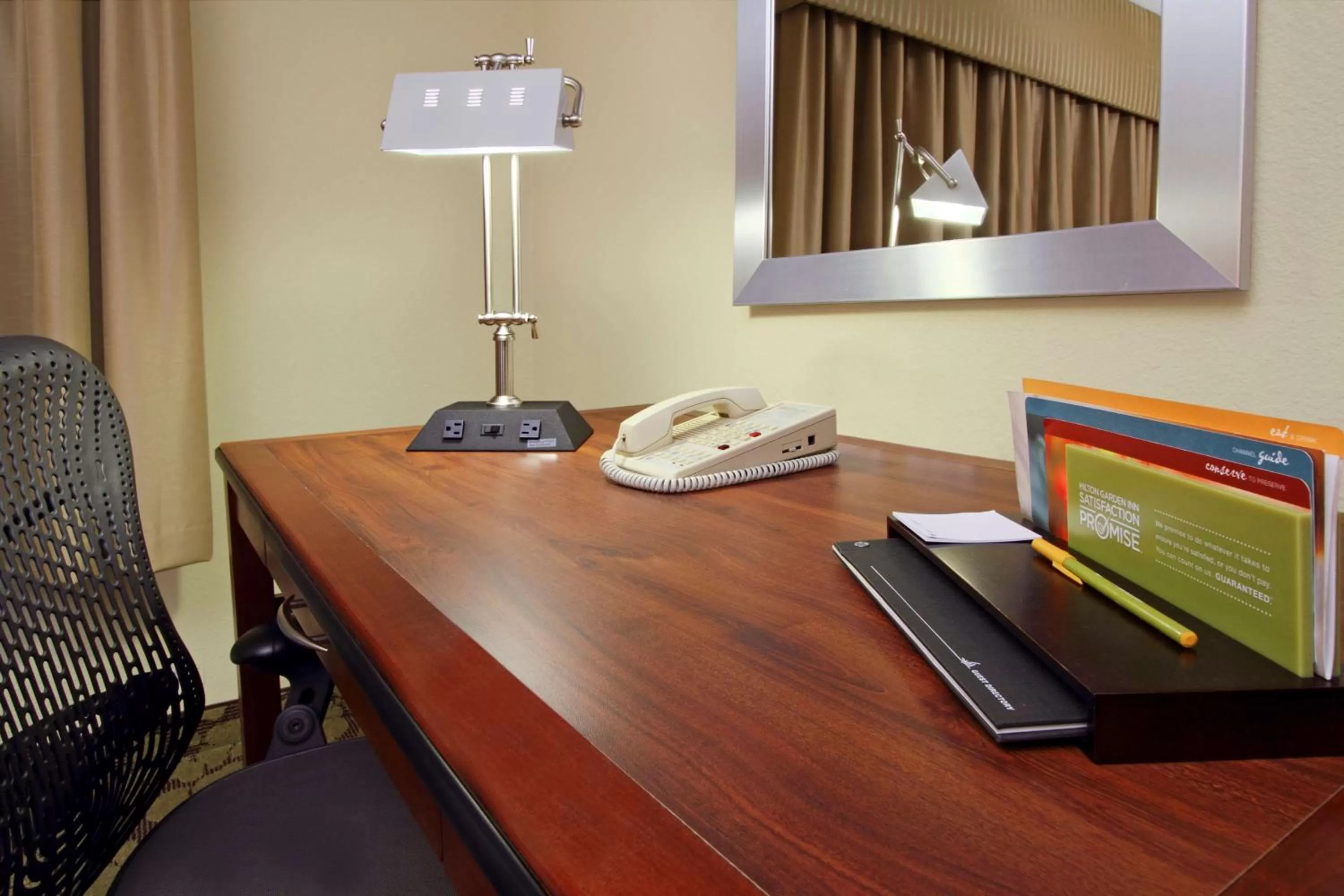 Bed in Hilton Garden Inn Columbus Airport