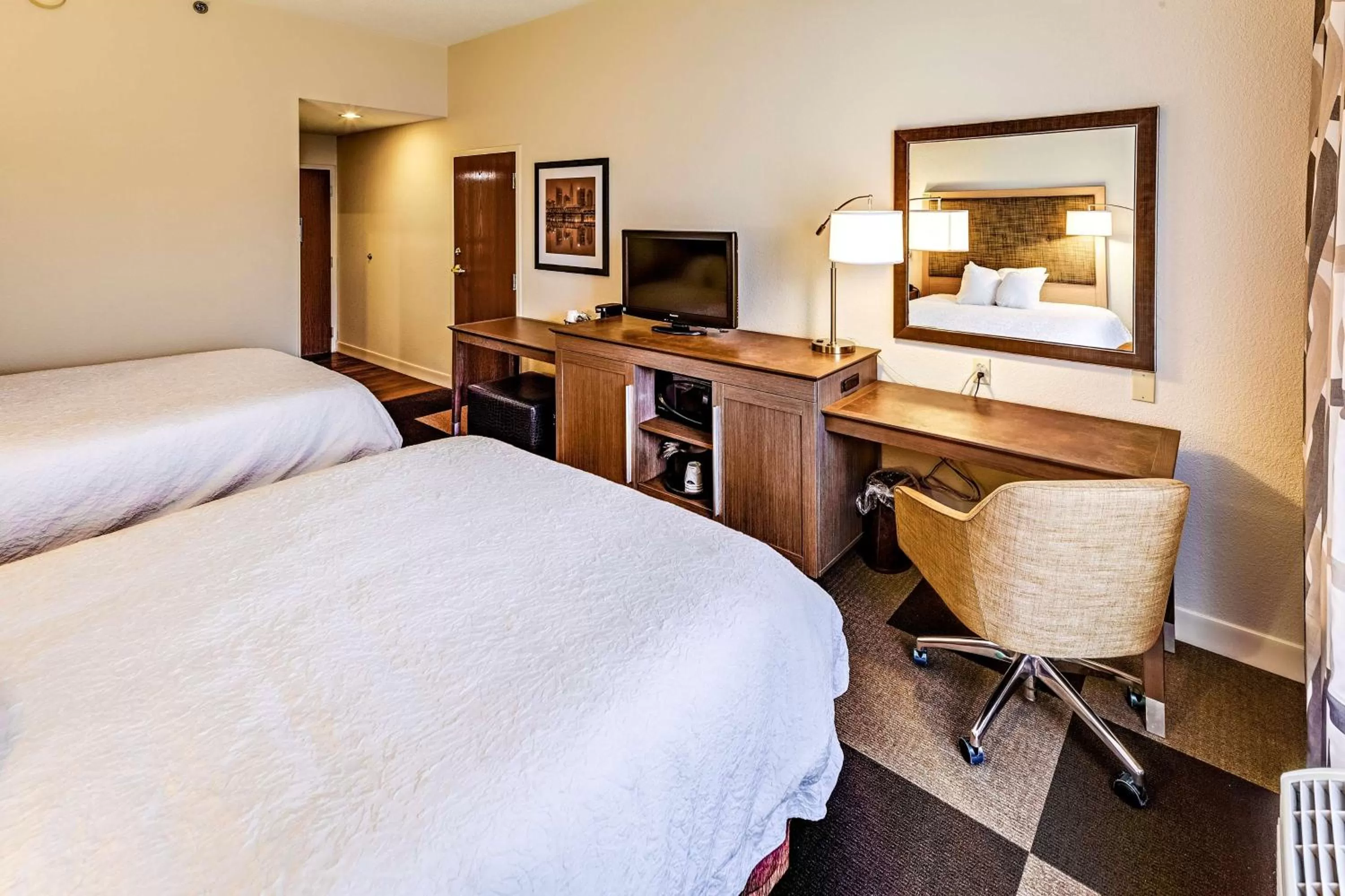 Bed in Hampton Inn Columbus I-70E/Hamilton Road