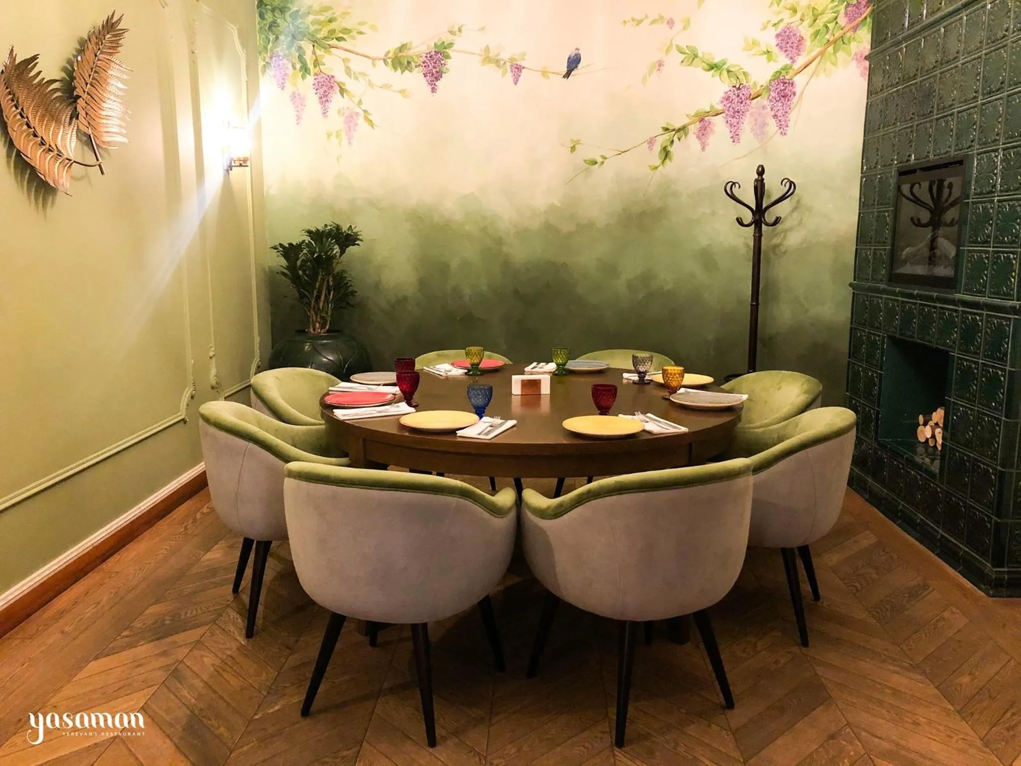 Restaurant/places to eat in Diamond Hotel Yerevan