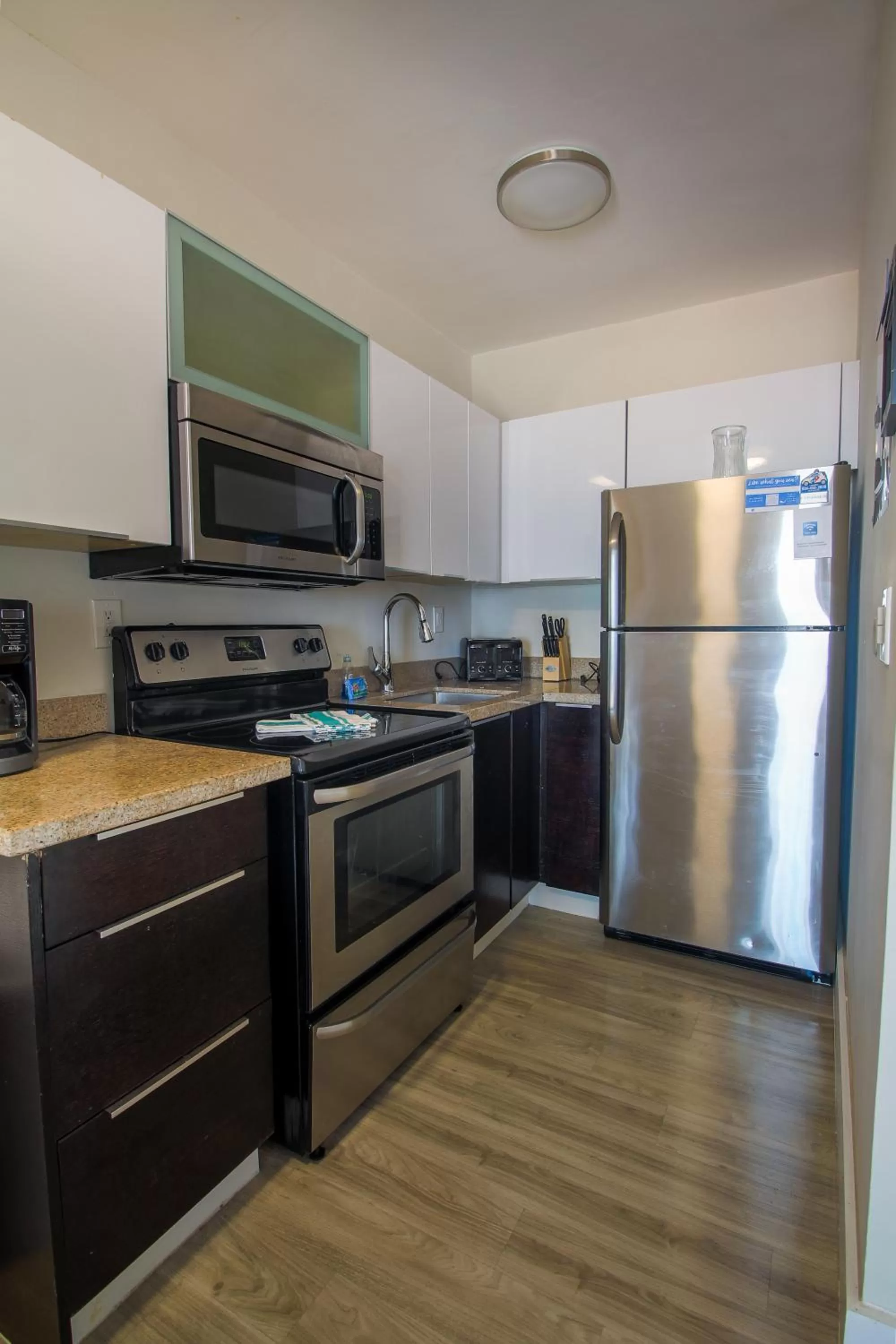 Kitchen or kitchenette in Shore View Hotel