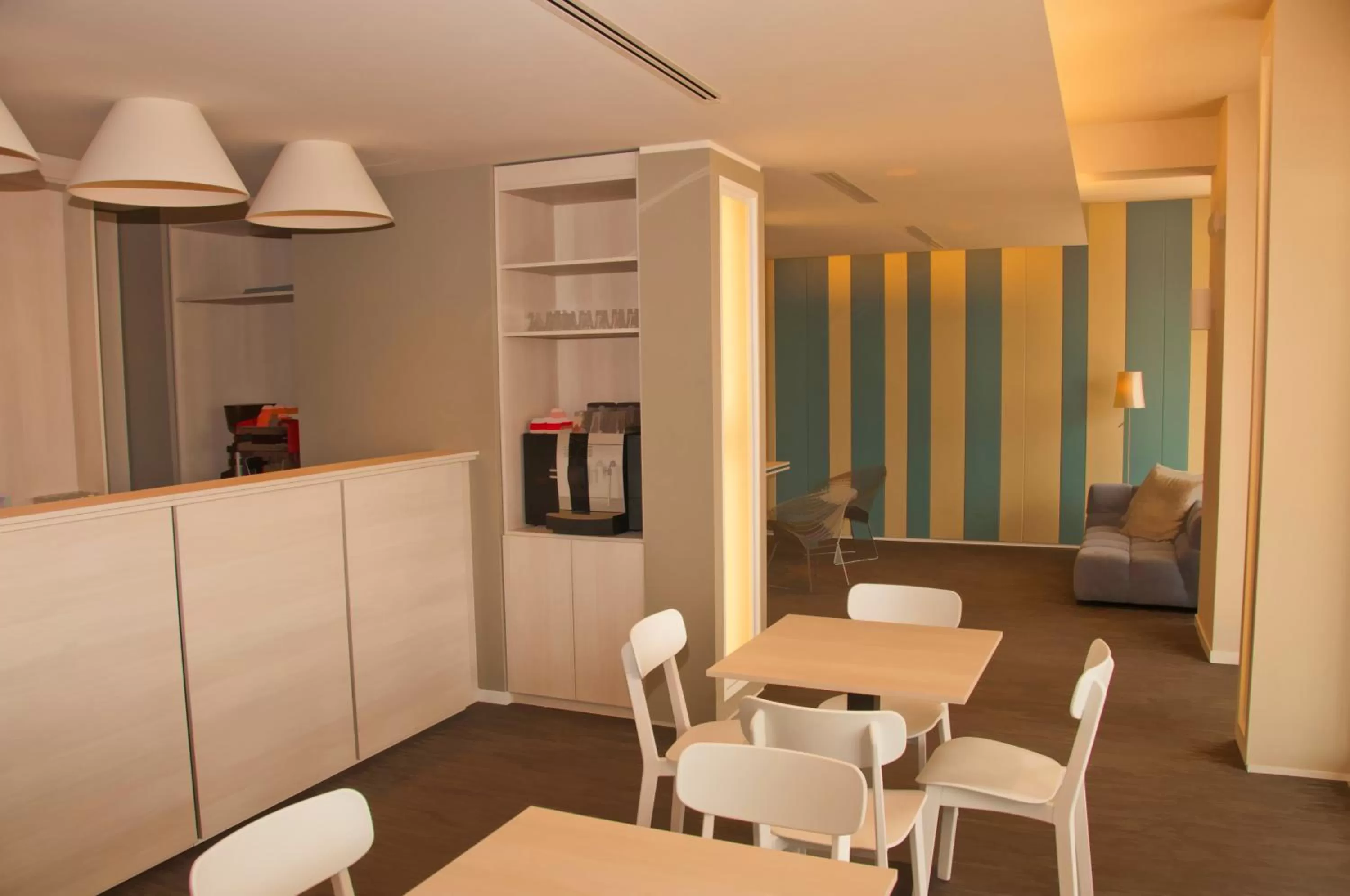 Restaurant/places to eat in Hotel Palm Garavan