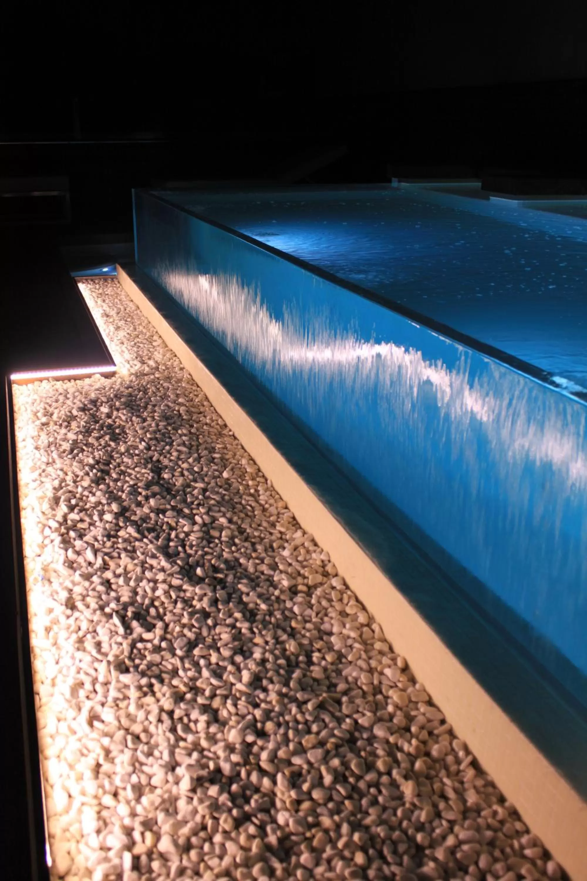 Swimming pool in Hotel Well and Come Barcelona