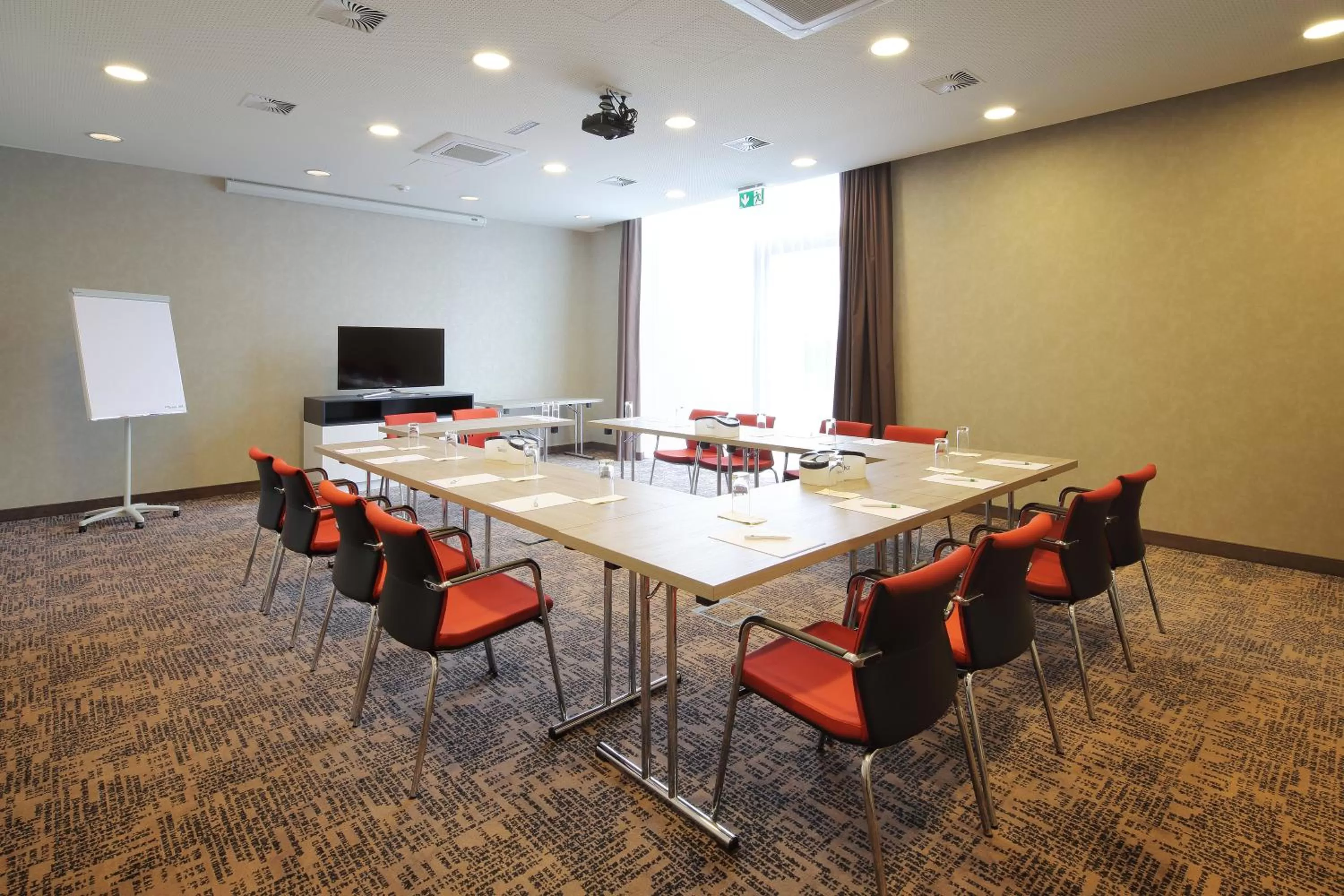 Meeting/conference room in Holiday Inn Express Friedrichshafen by IHG