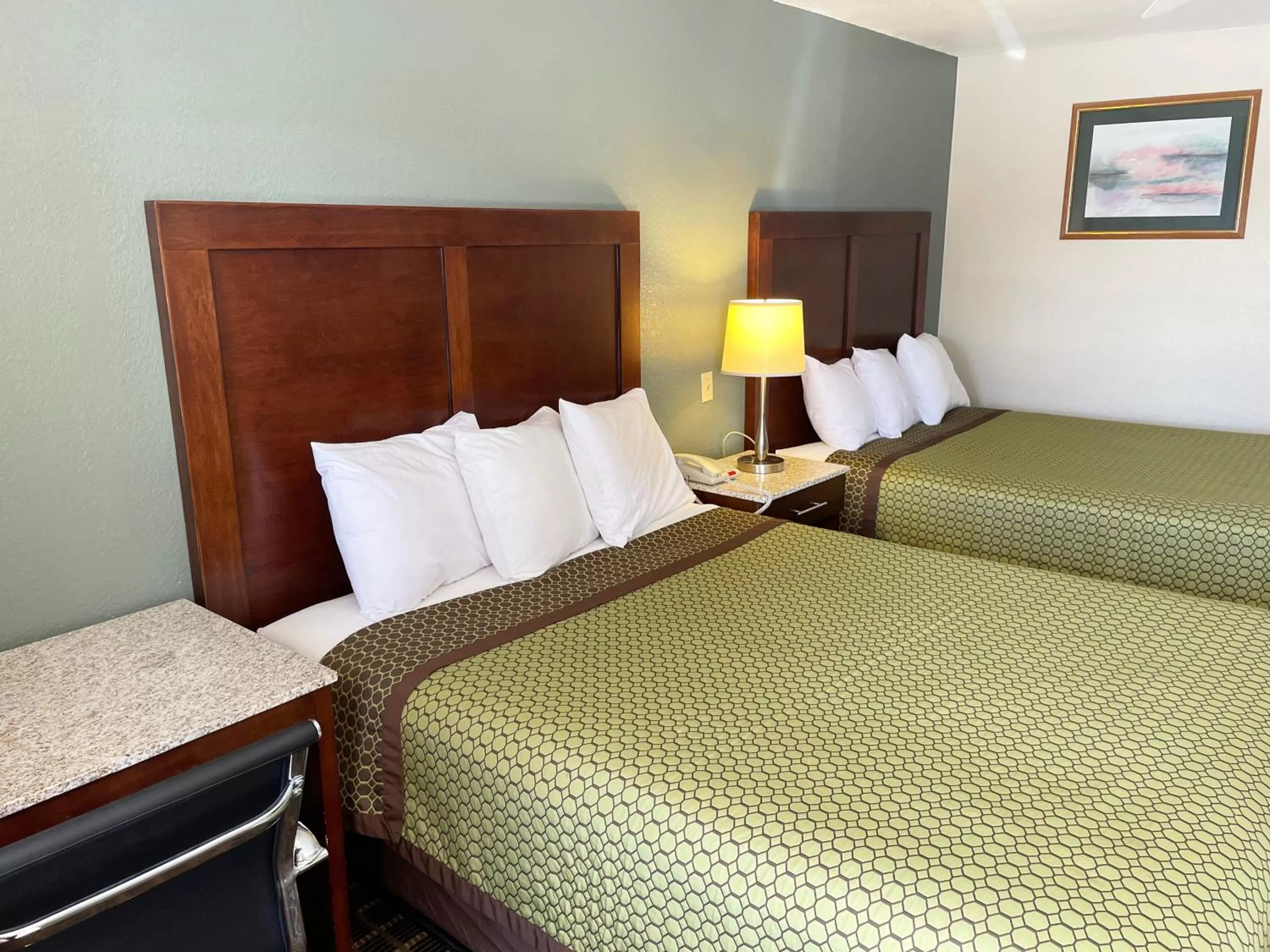 Bed in Great Western Inn & Suites