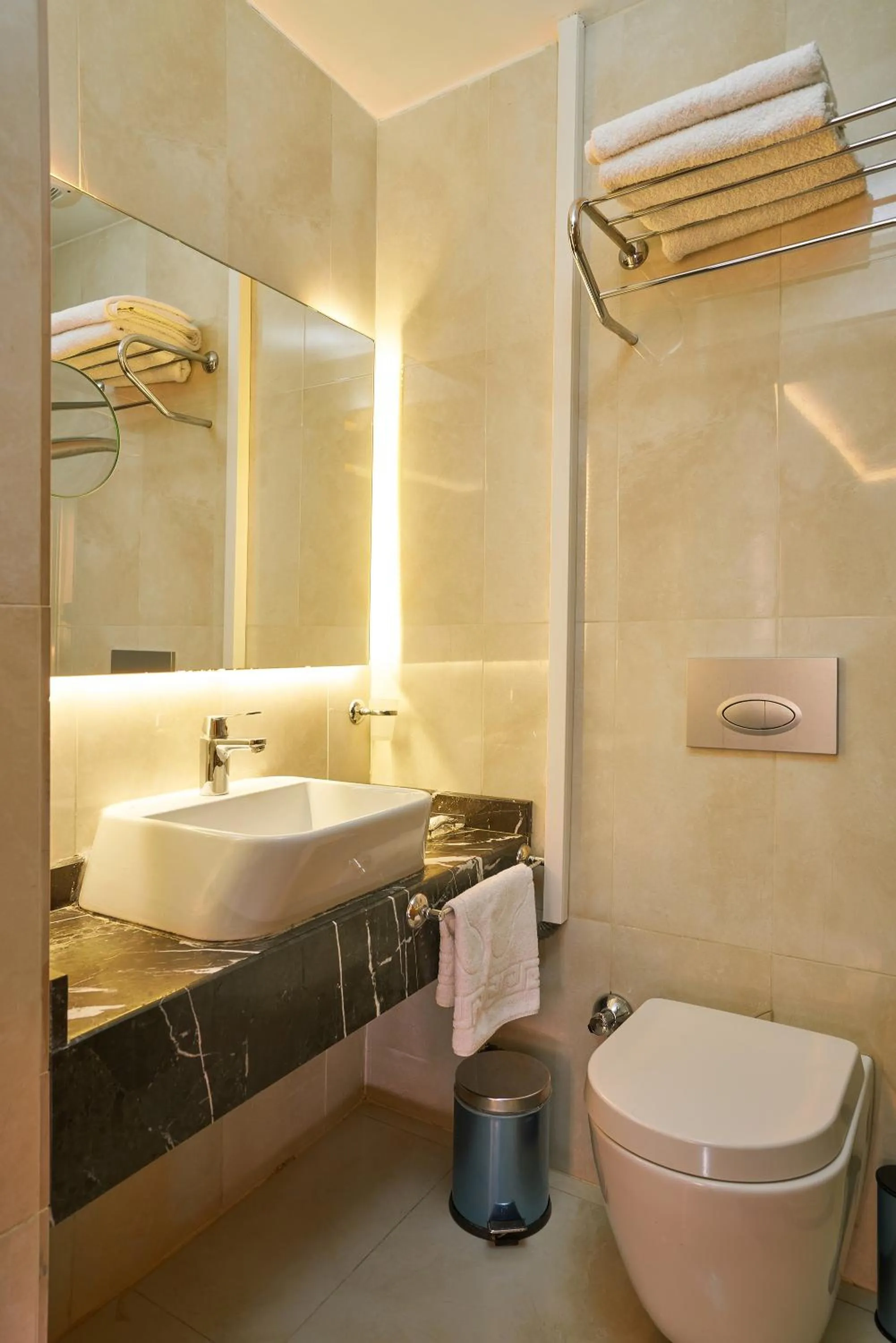 Toilet in Atro Hotel