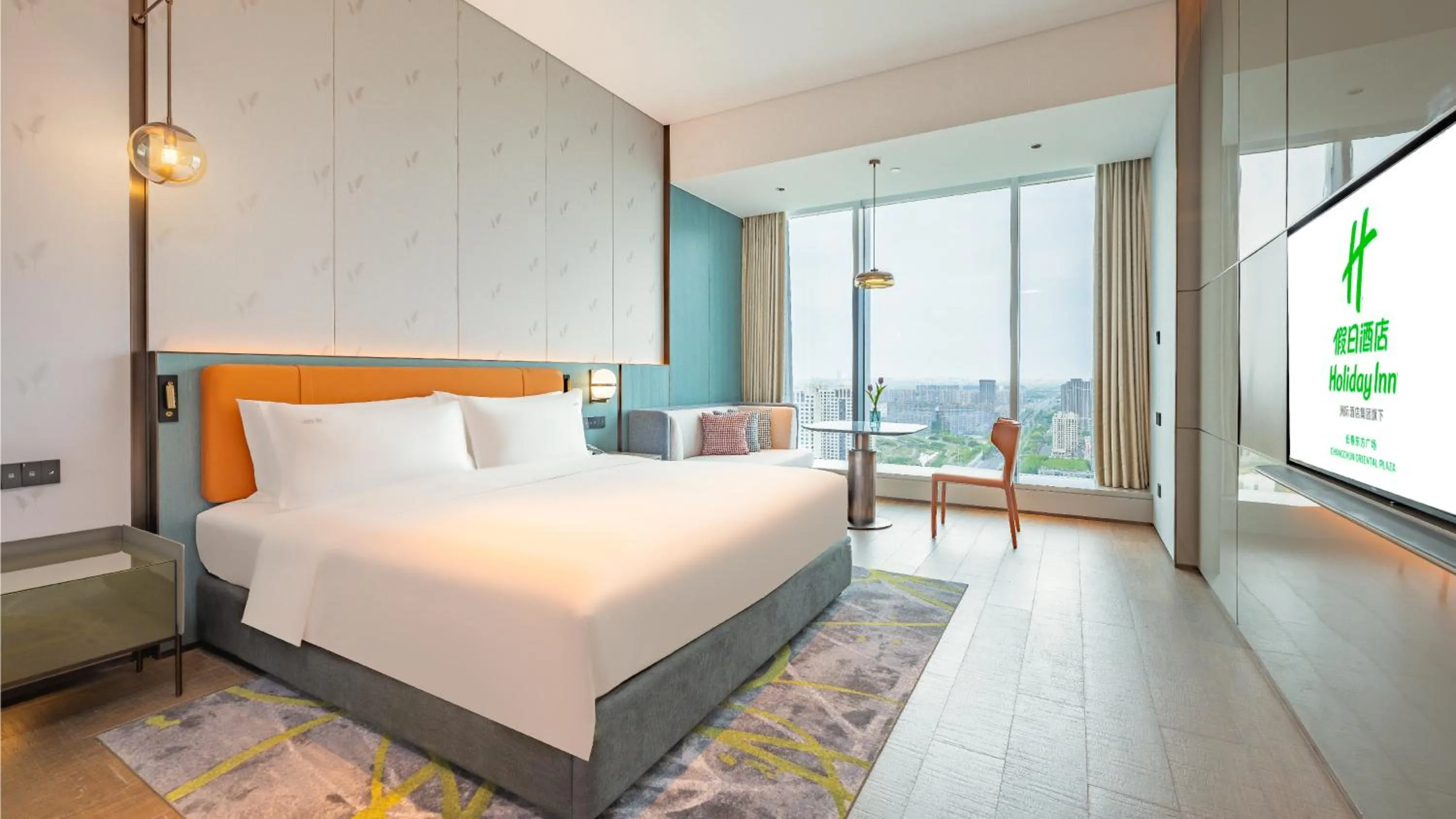 Photo of the whole room, Bed in Holiday Inn Changchun Oriental Plaza by IHG