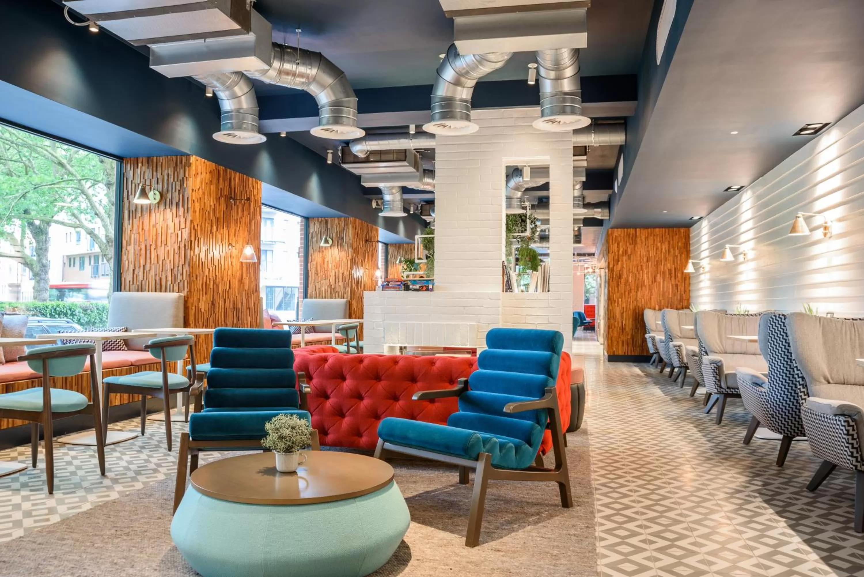 Restaurant/places to eat in room2 Southampton Hometel