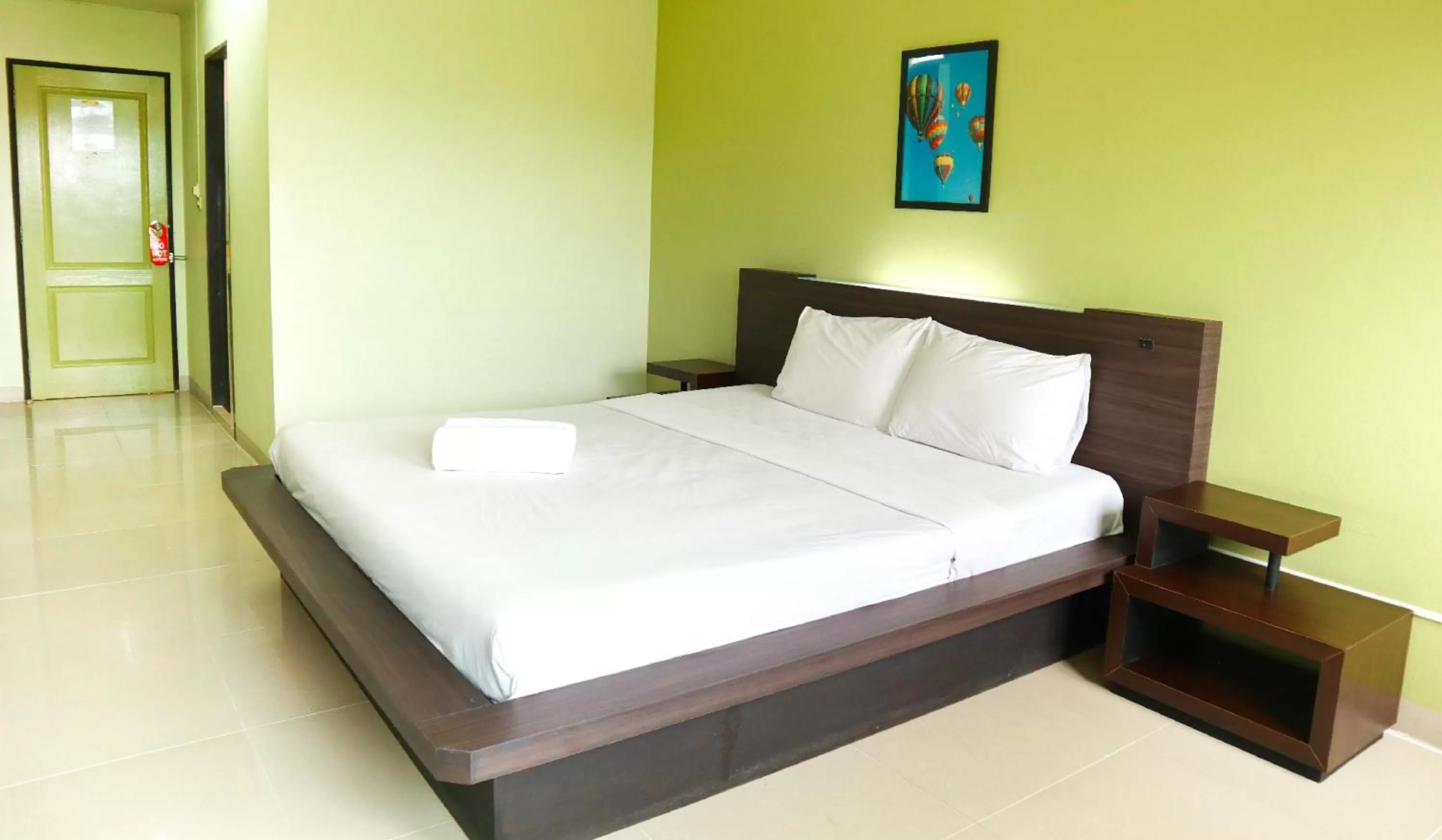 Bedroom, Bed in Smith Residence