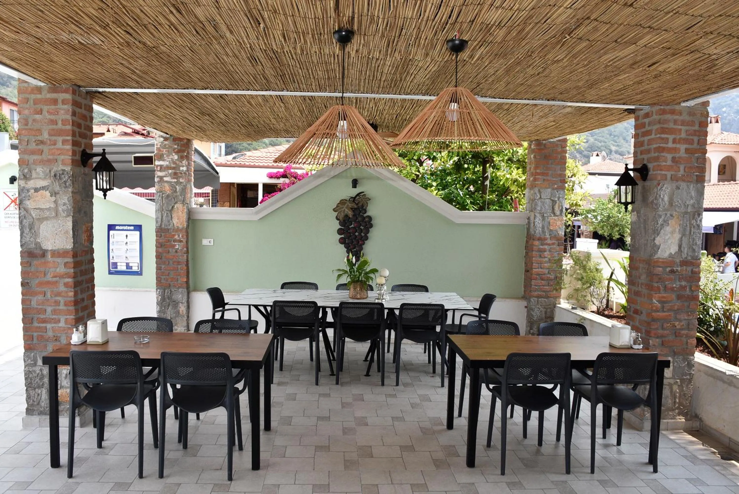 Restaurant/places to eat in Magic Tulip Hotel