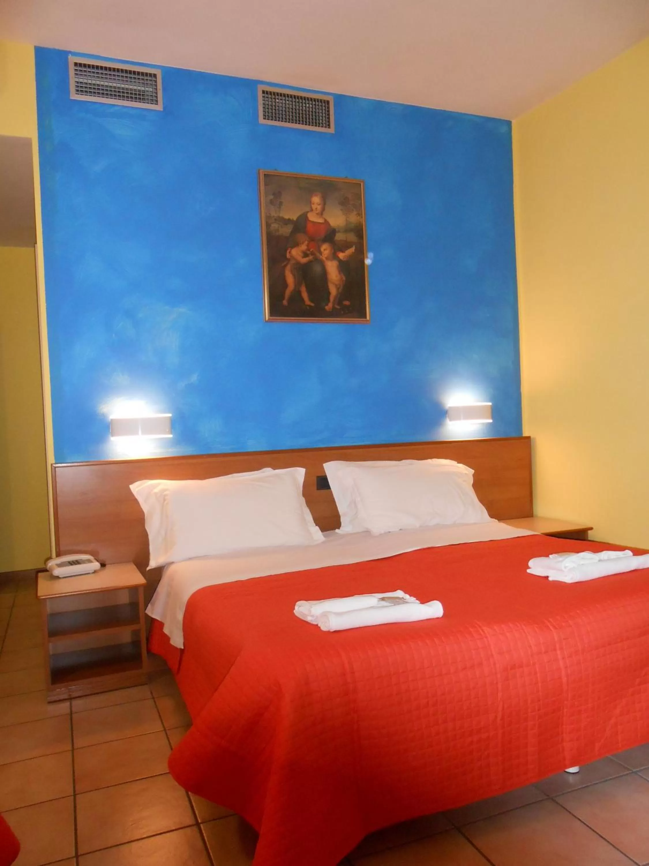 Decorative detail, Bed in Hotel Pellegrino E Pace