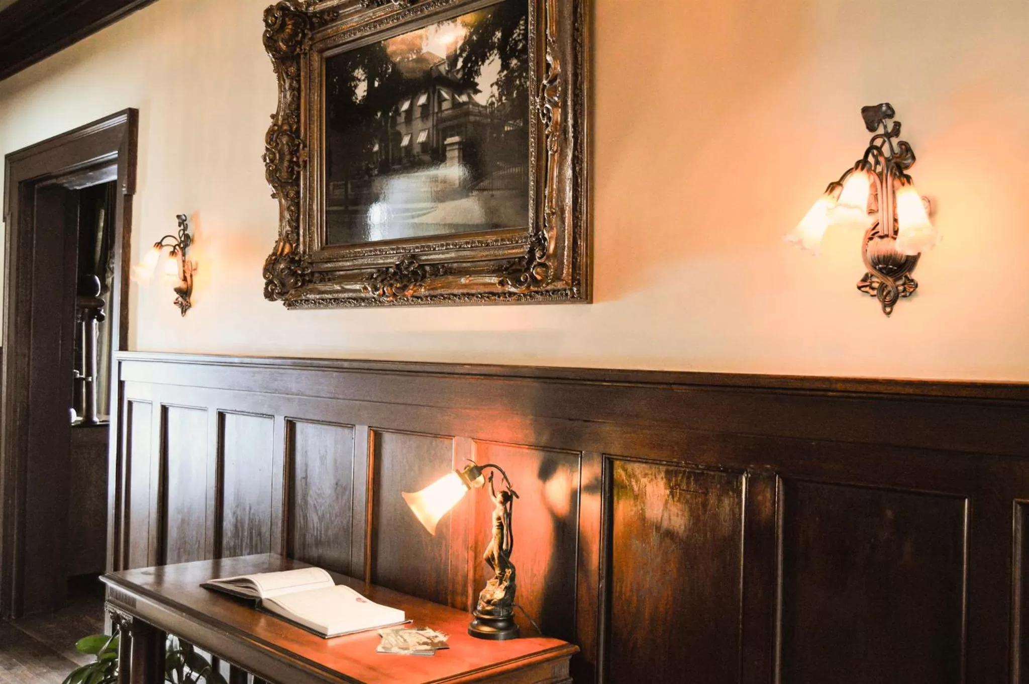 Decorative detail in 300 Clifton