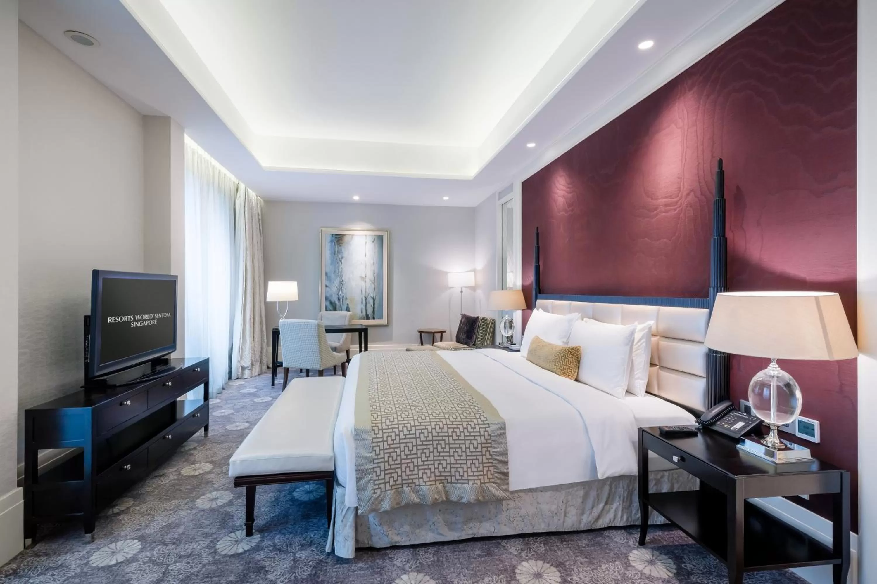 Bed in Resorts World Sentosa - Hotel Michael