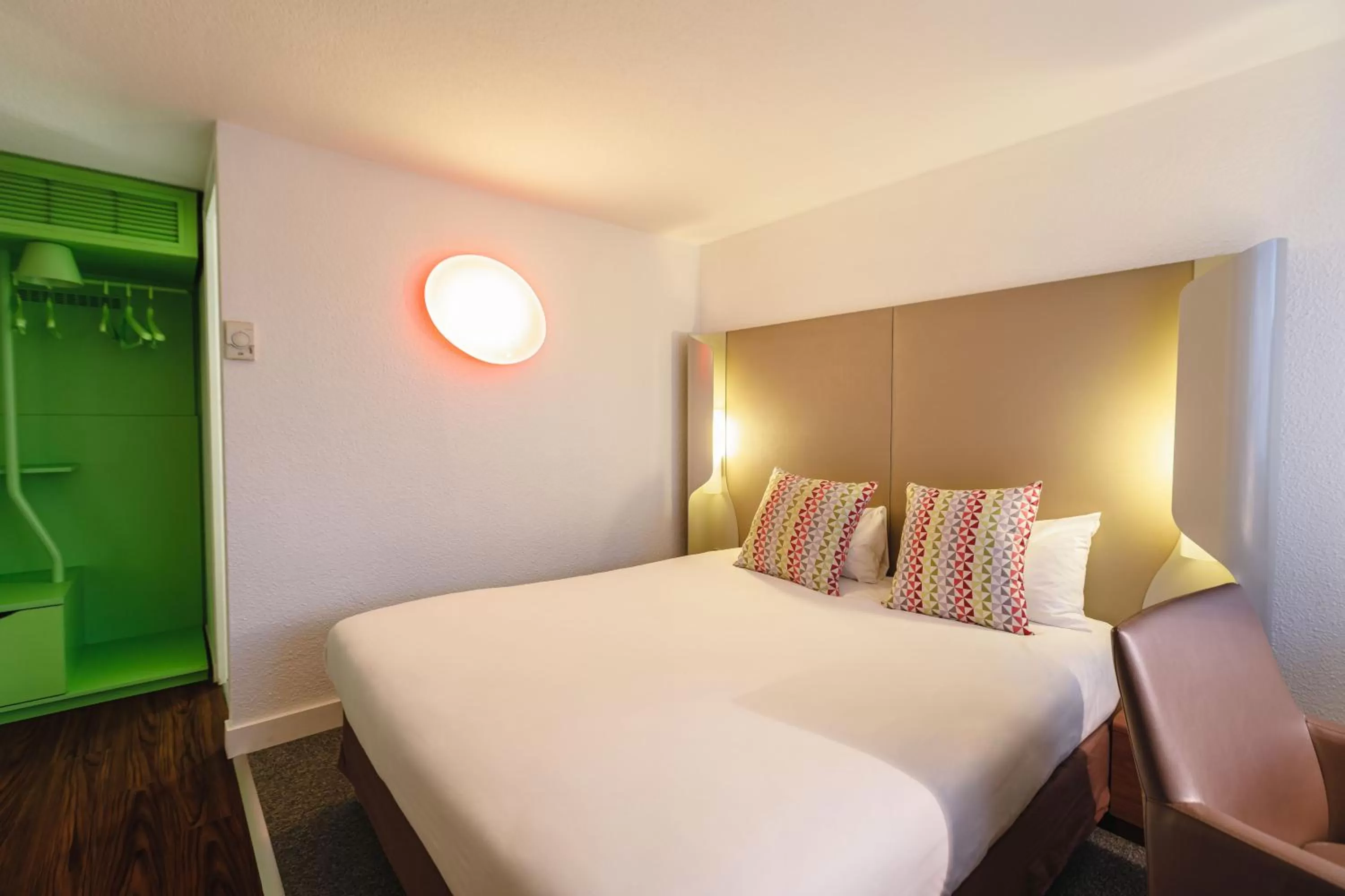 Bedroom, Bed in Campanile NATURE - Lyon Est Bron Eurexpo