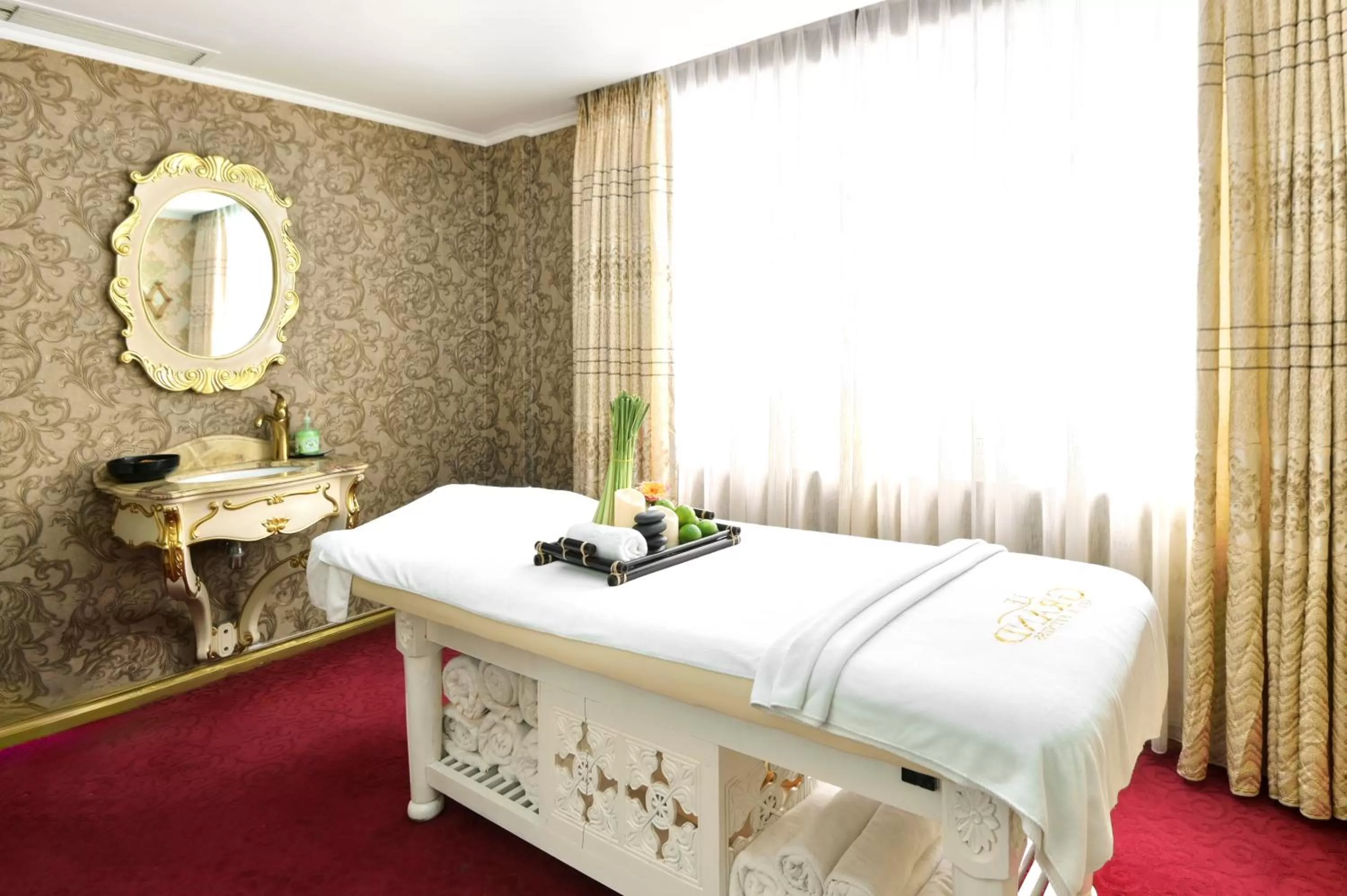 Sauna, Bed in Hotel Grand Saigon