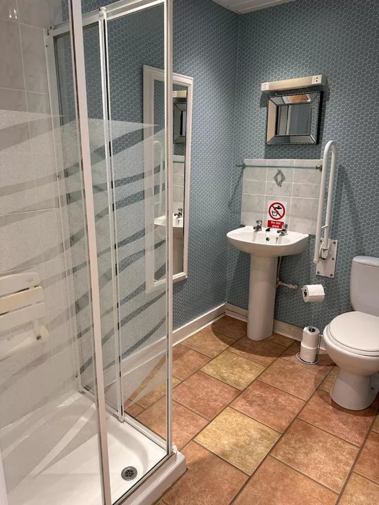 Shower, Bathroom in The Silver How