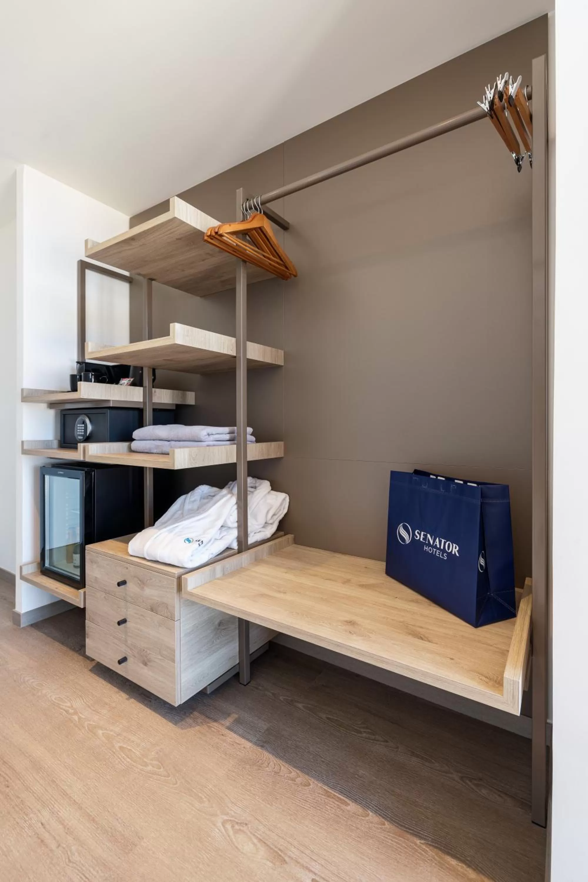 Coffee/tea facilities, Bed in Senator Gandia