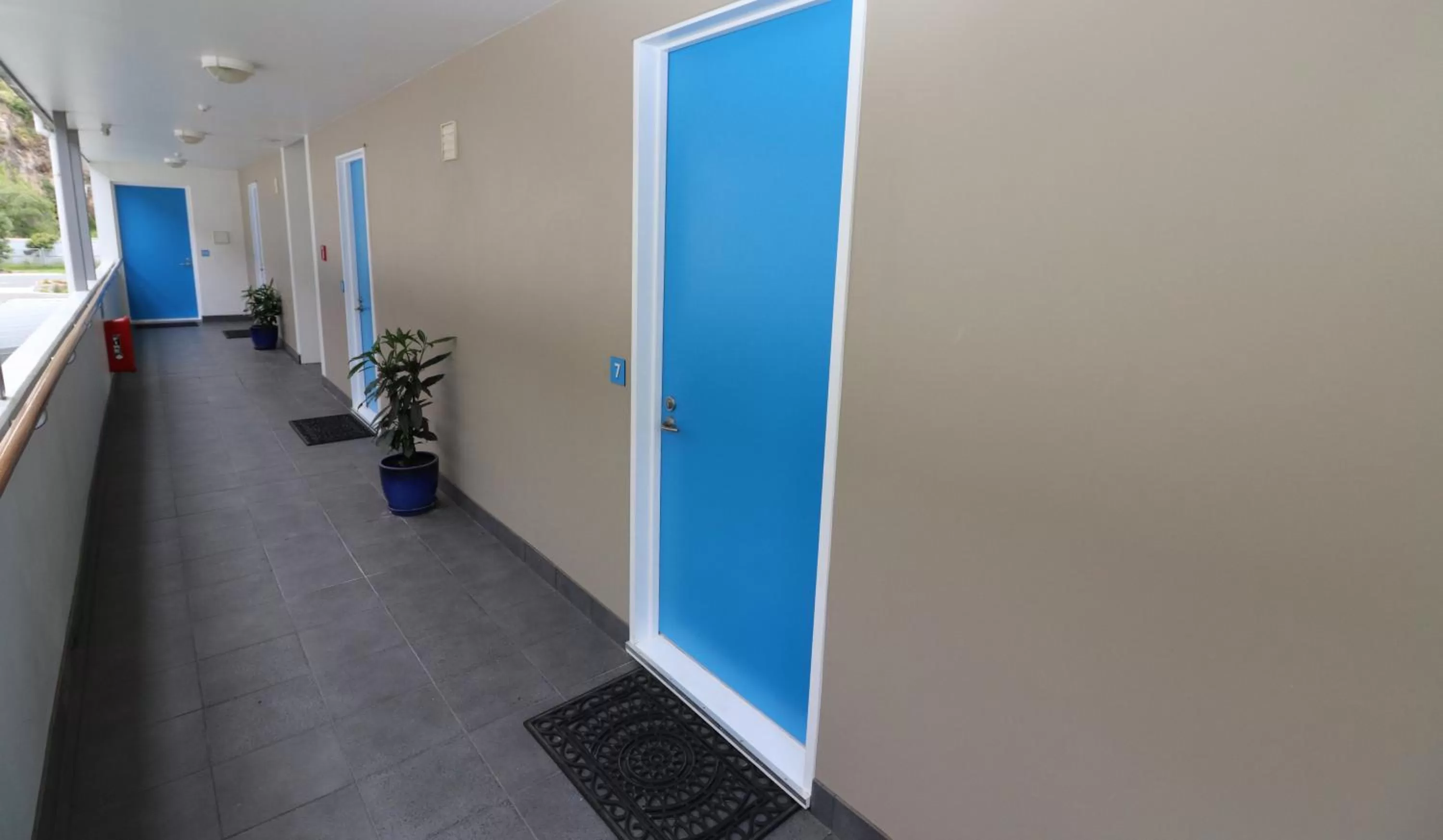 Facade/entrance in Sumner Bay Motel