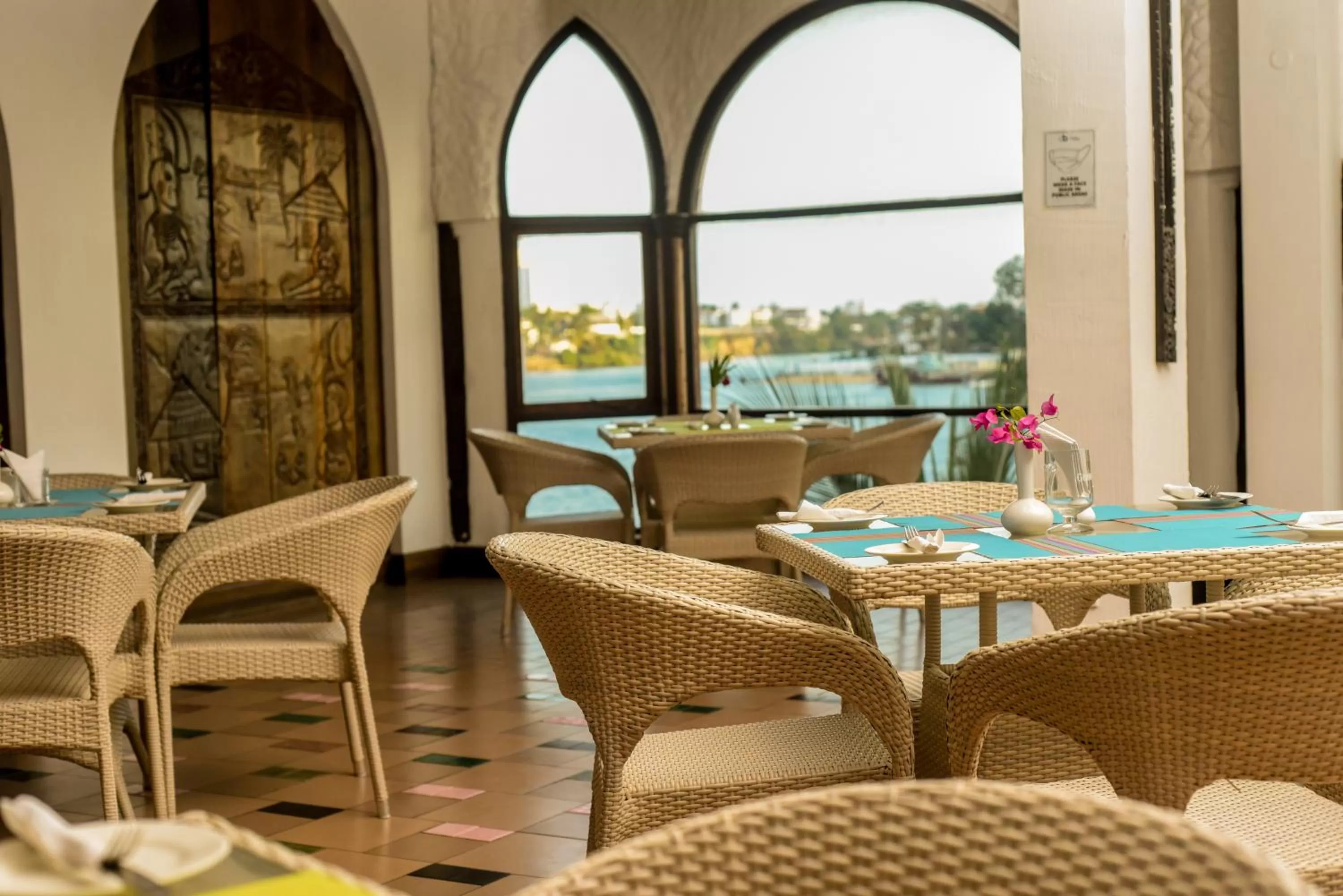 Restaurant/places to eat in CityBlue Creekside Hotel & Suites