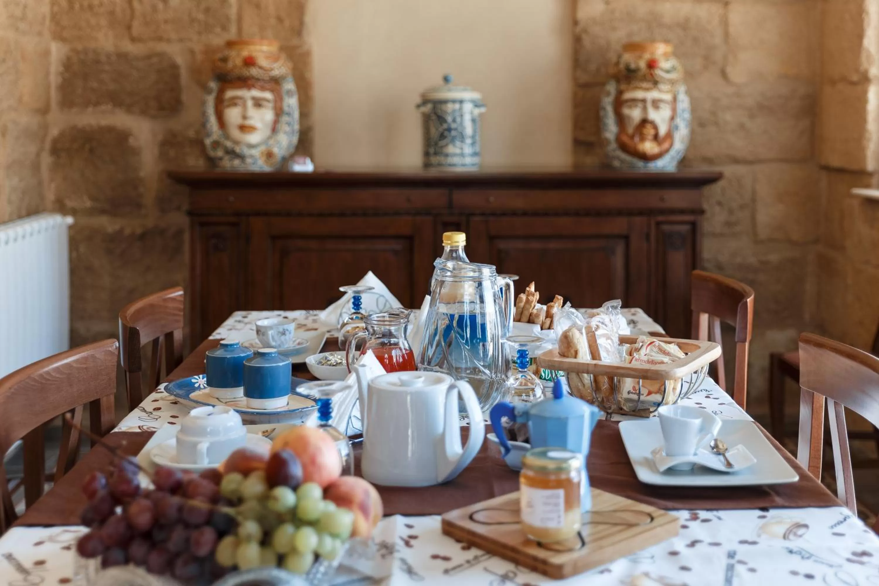 Communal lounge/ TV room, Restaurant/Places to Eat in B&B Batarà - "La Terrazza del Centro"