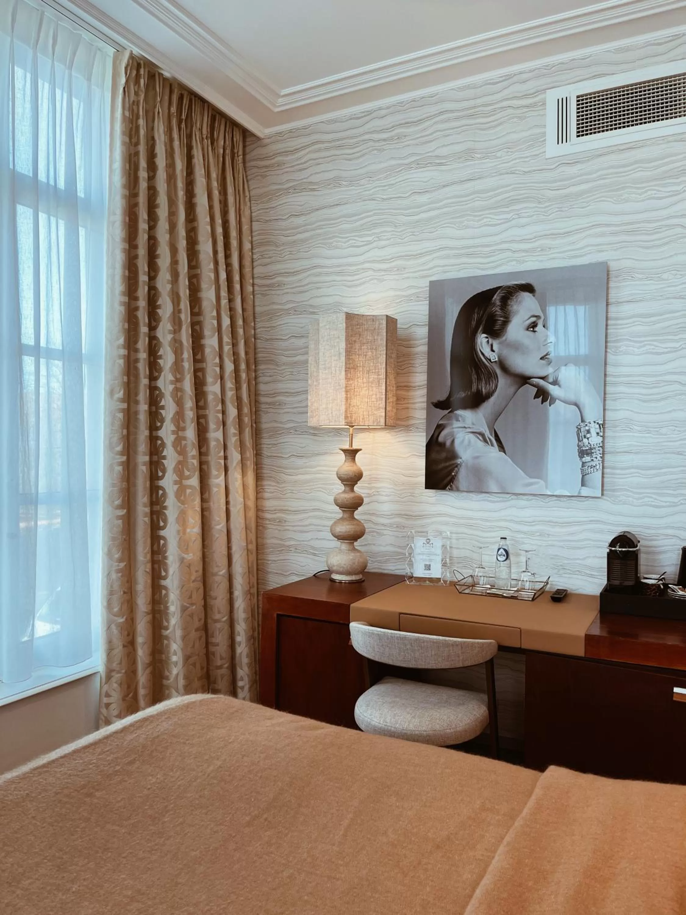 Photo of the whole room, Bed in Hotel Van Cleef