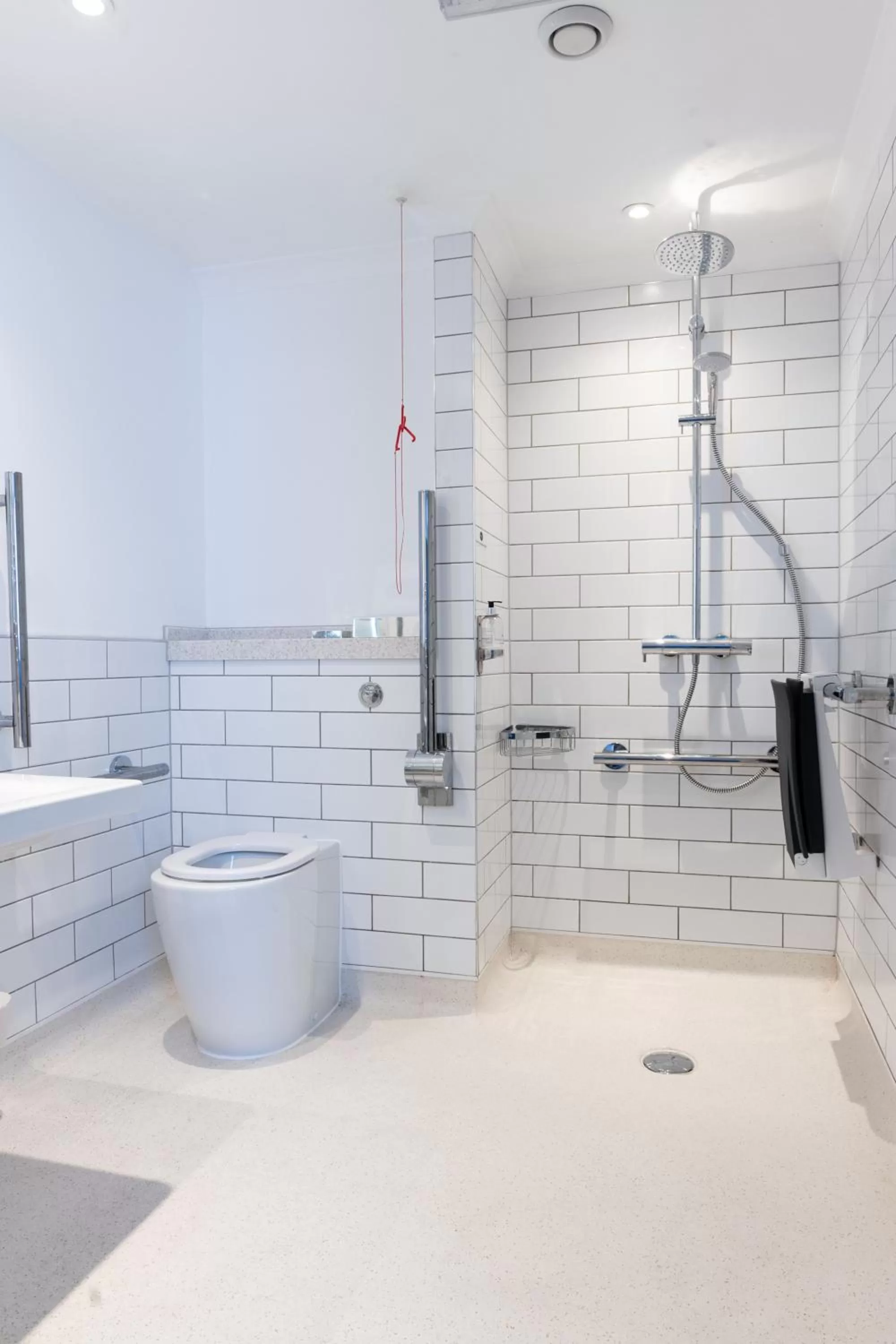 Bathroom in The Oatlands Chaser by Innkeeper's Collection