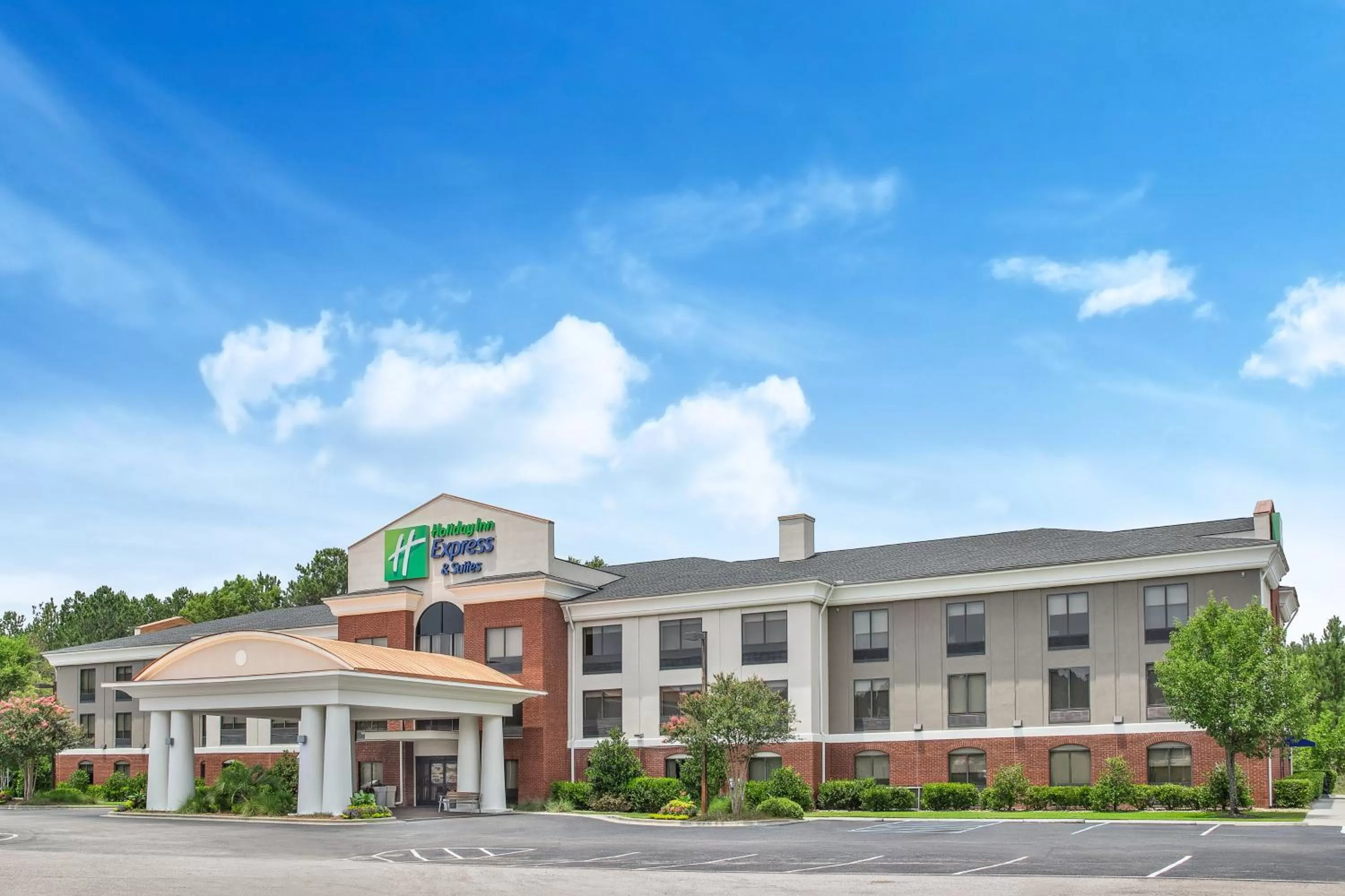 Property building in Holiday Inn Express & Suites - Hardeeville-Hilton Head by IHG