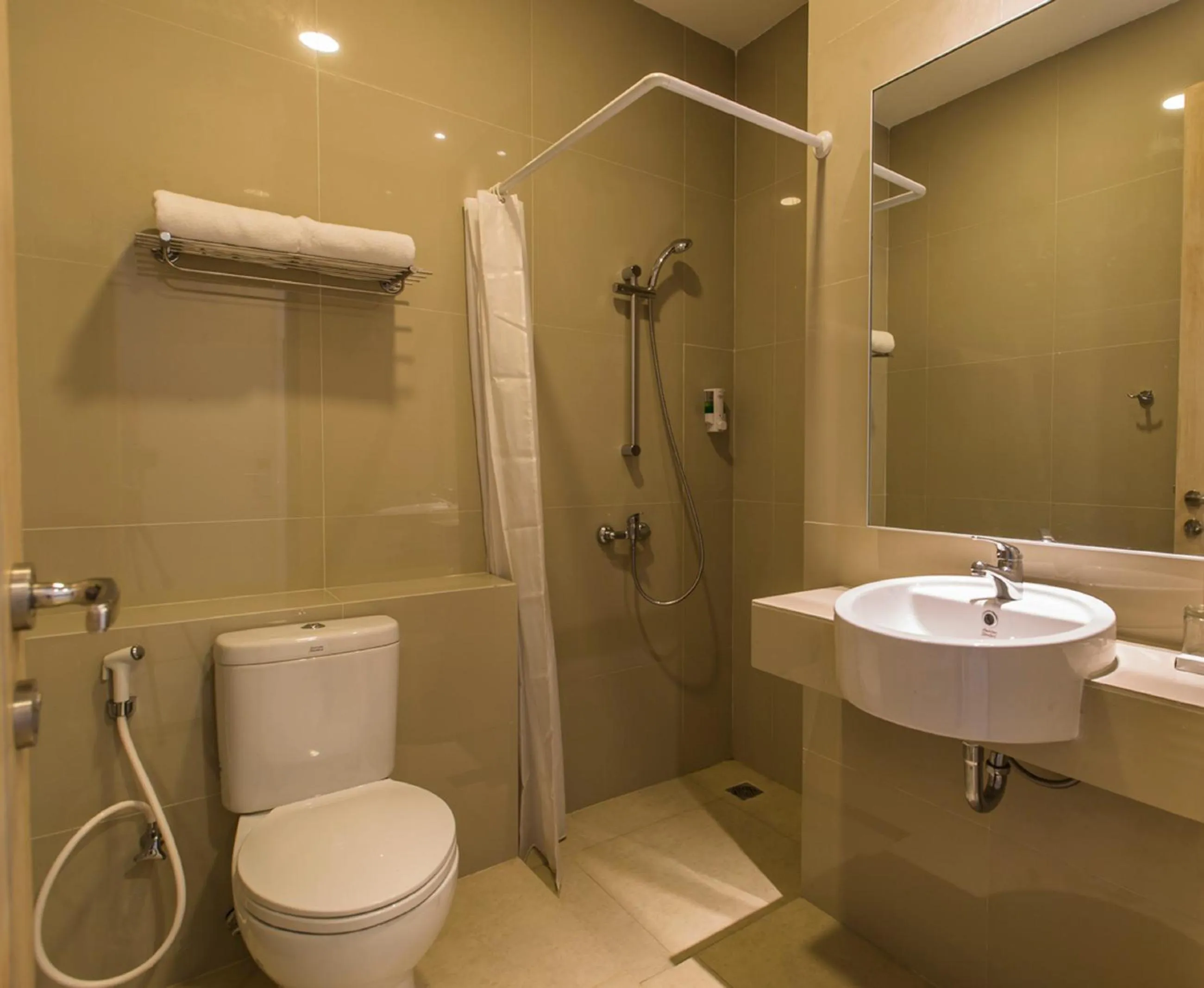 Bathroom in Sparks Odeon Sukabumi, ARTOTEL Curated