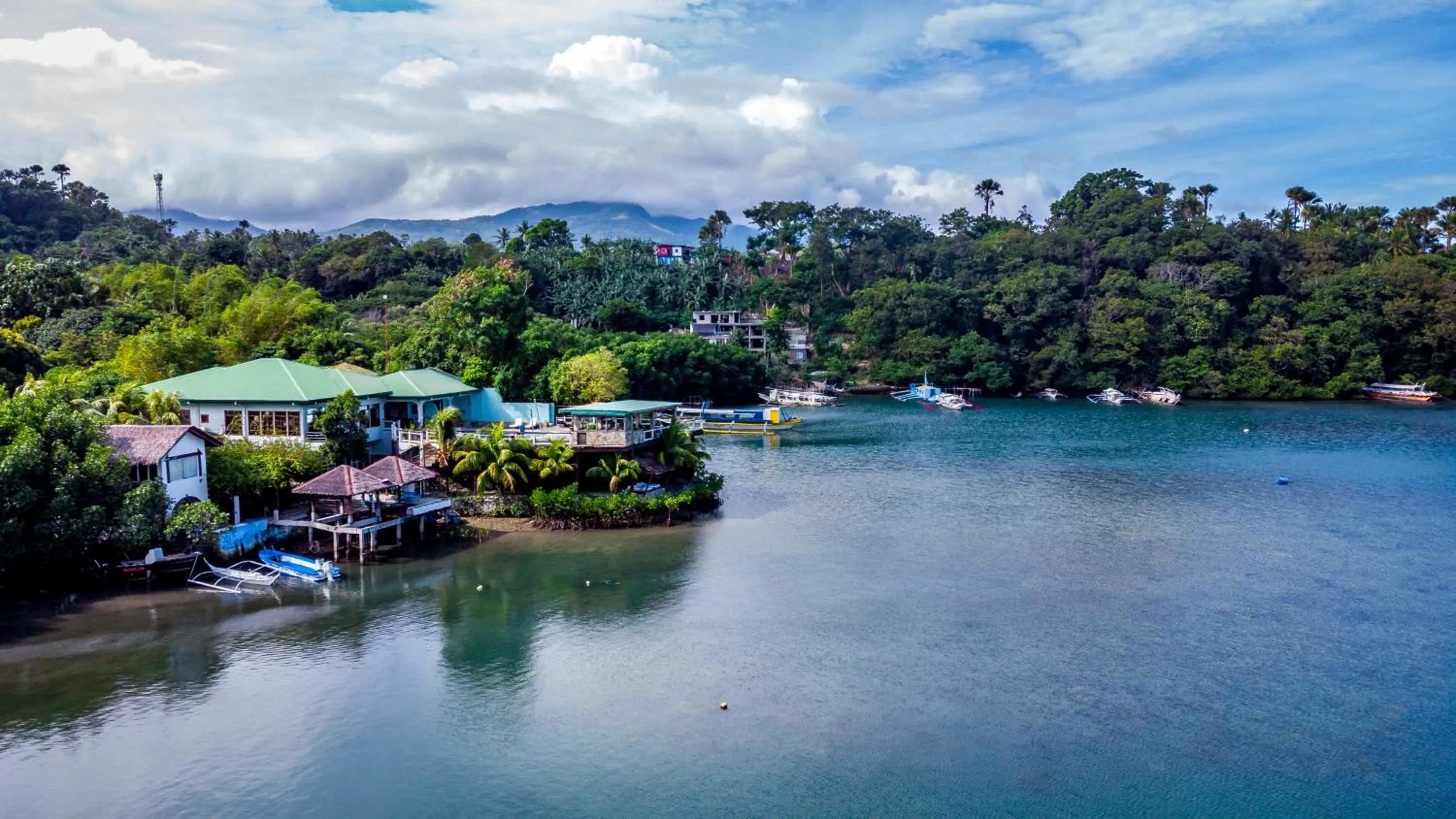 Property building in Edgewater Dive & Spa Resort