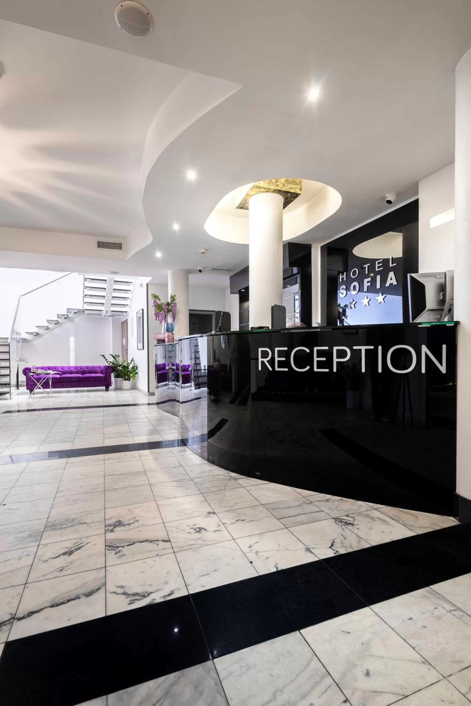 Lobby or reception in Hotel Sofia by The Railway Station Wroclaw