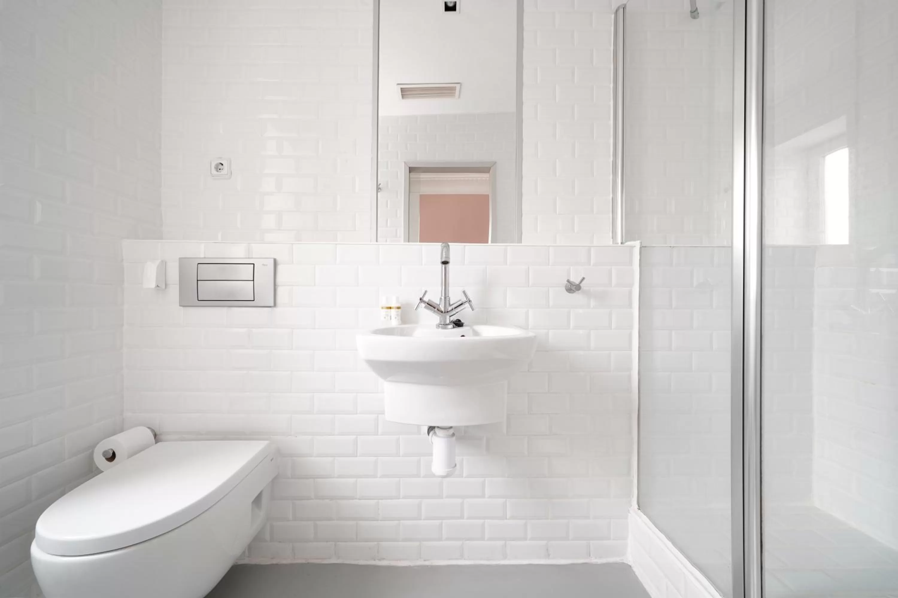 Bathroom in Numa Madrid Script