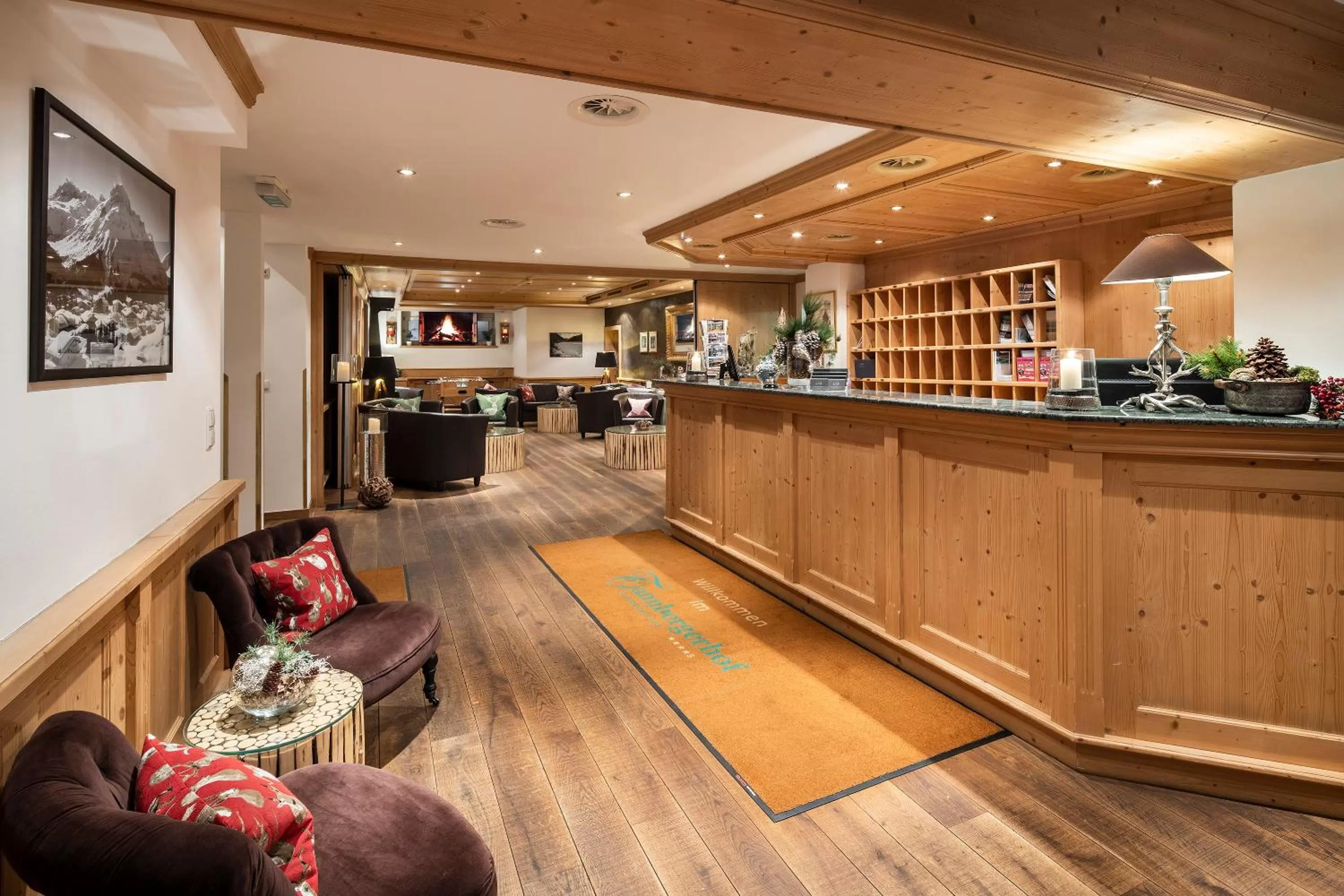 Lobby or reception in Hotel Tannbergerhof im Zentrum von Lech