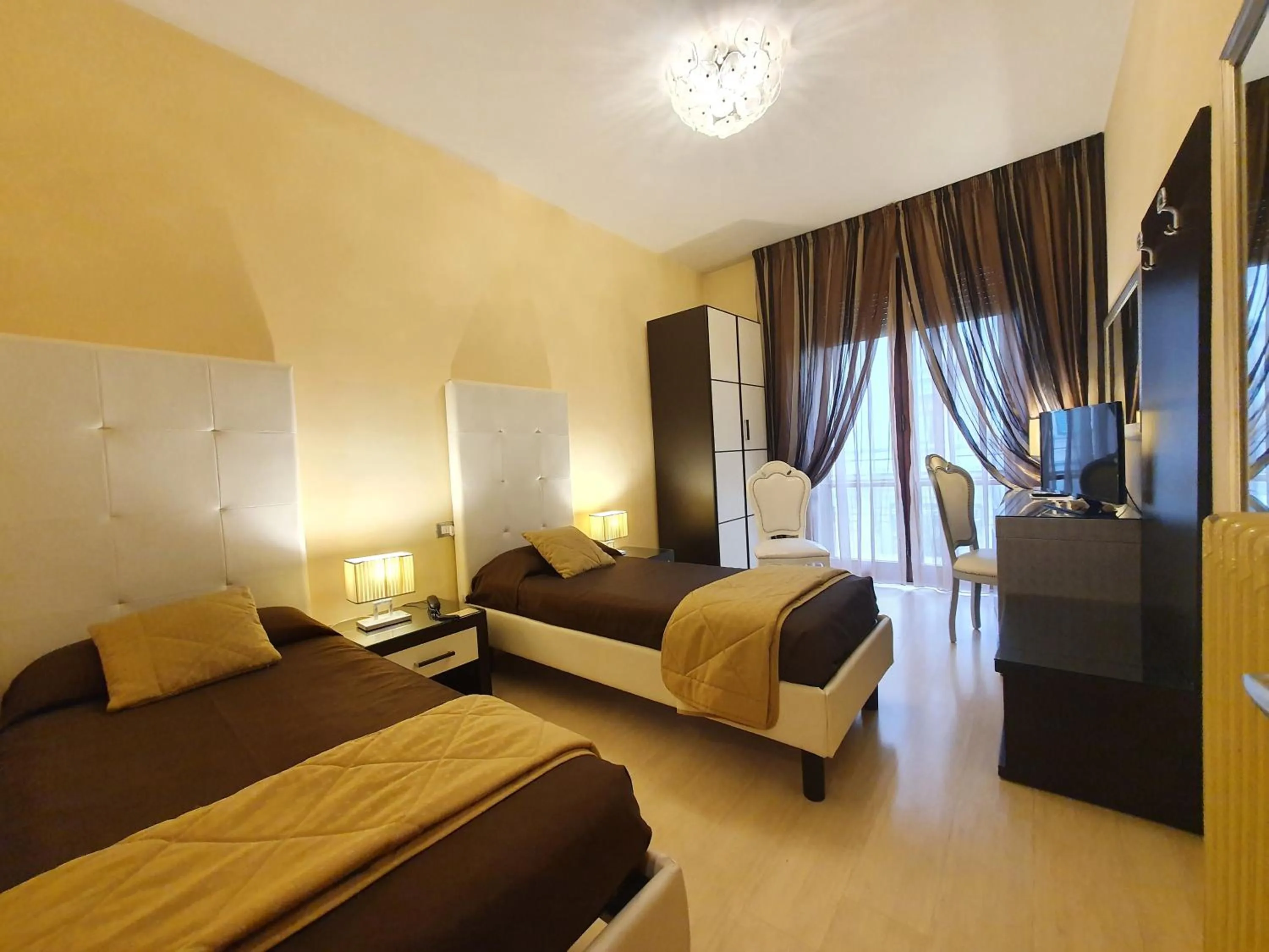 Bed in Hotel Continentale