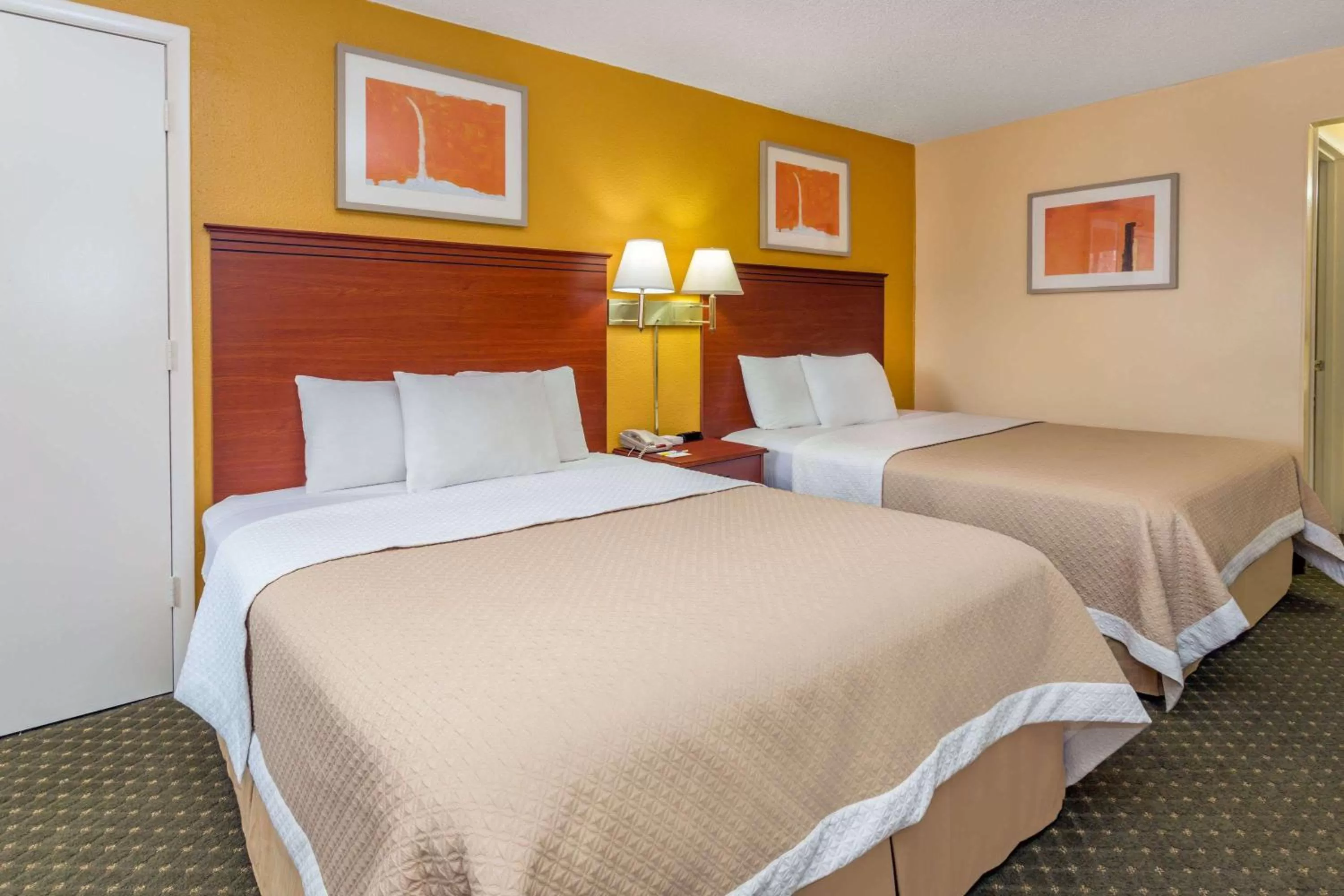 Photo of the whole room in Alamo Inn