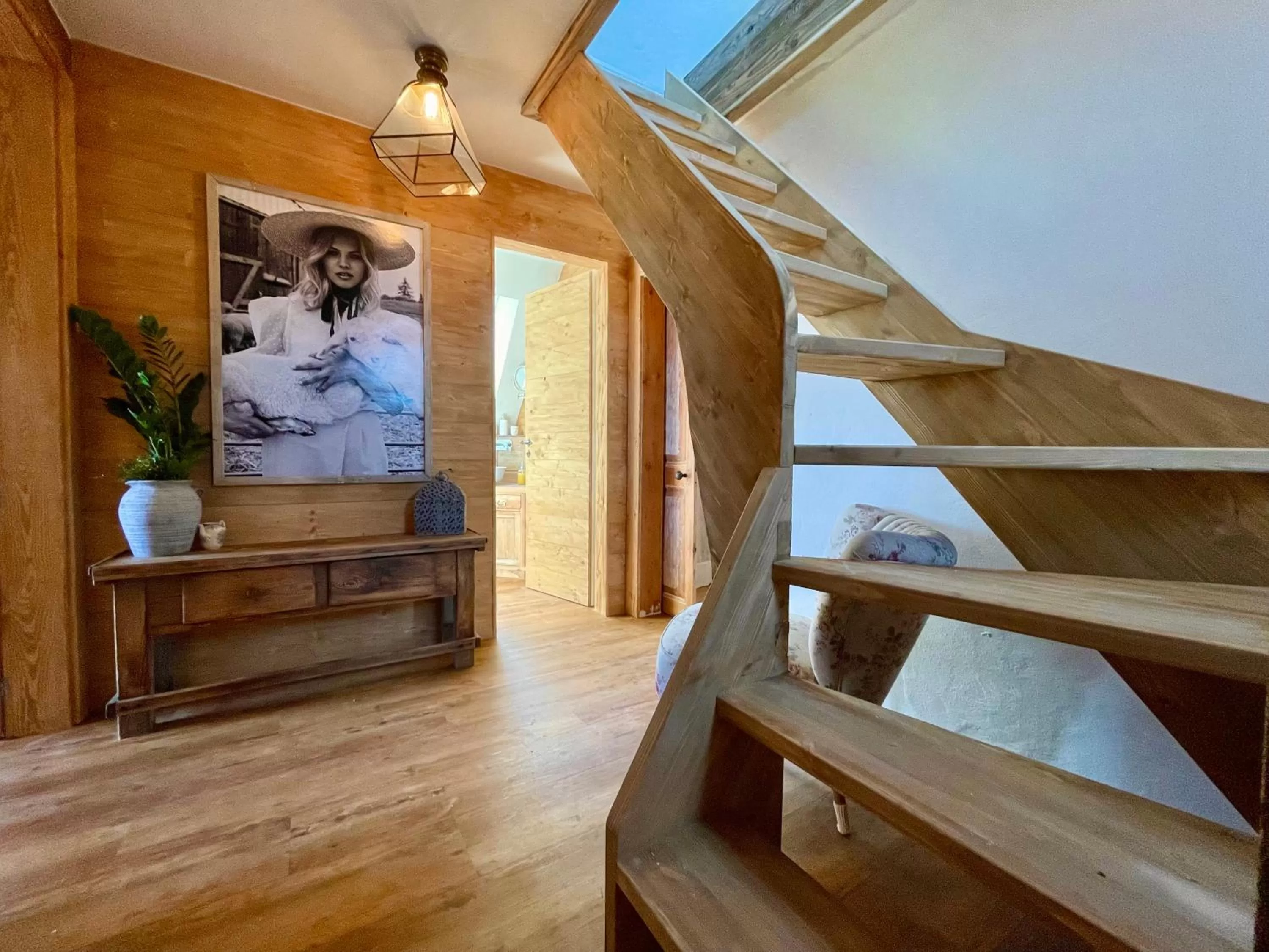 Photo of the whole room, Bed in Weißt Du noch - Gästehäuser & Suiten