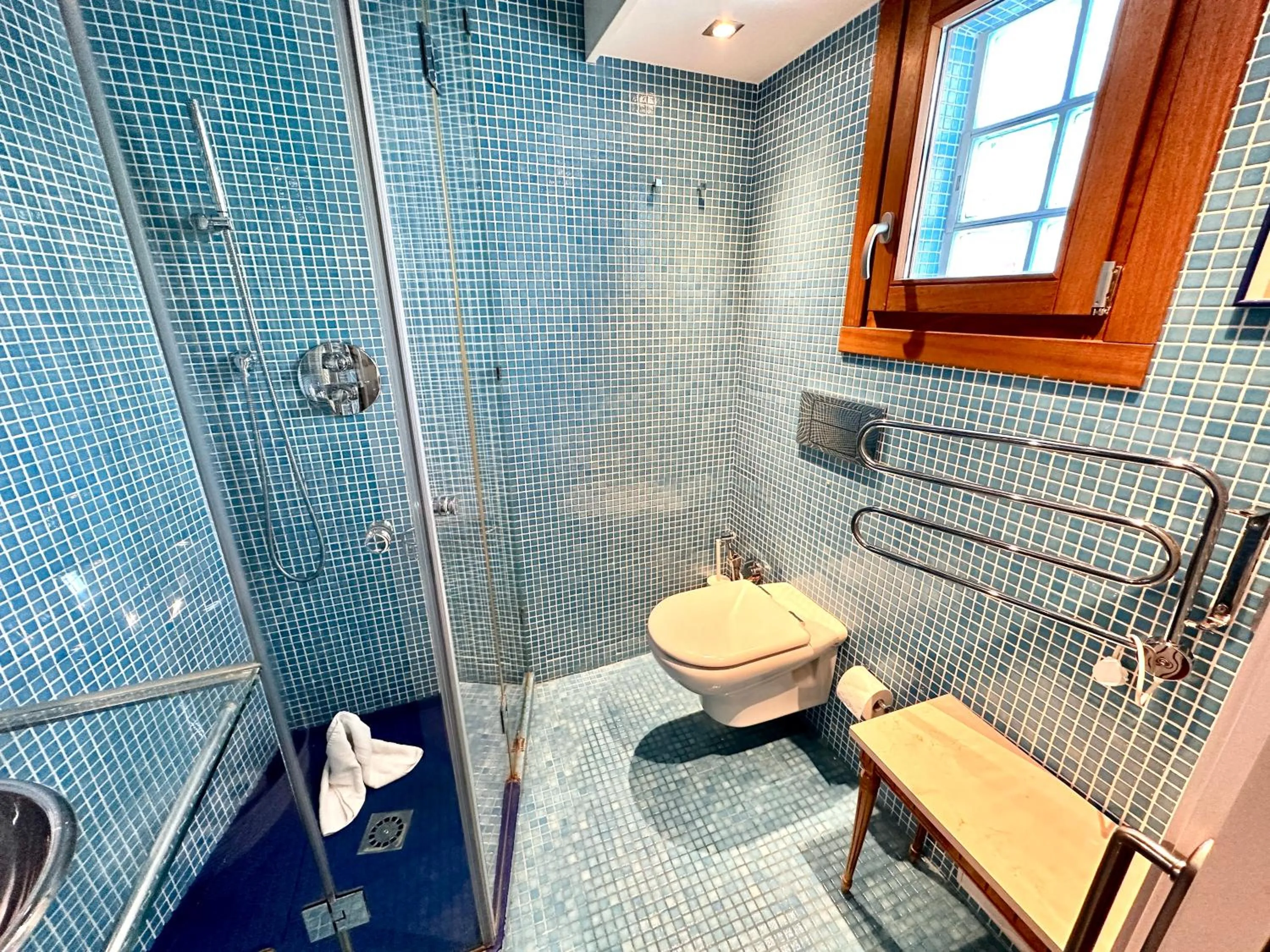 Bathroom in Far Home Gran Vía