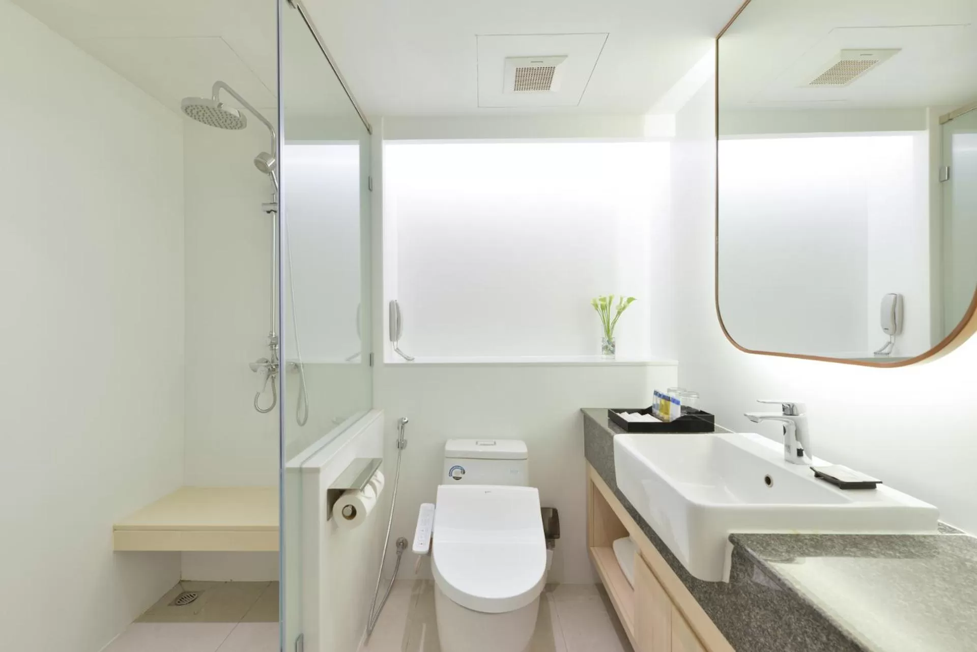 Shower in Centre Point Plus Hotel Pratunam