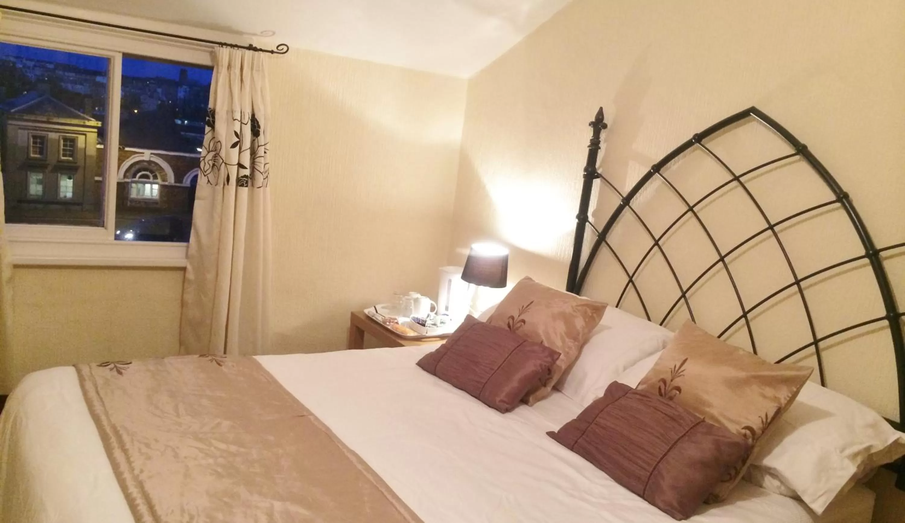 Bed in Admiral Guest House