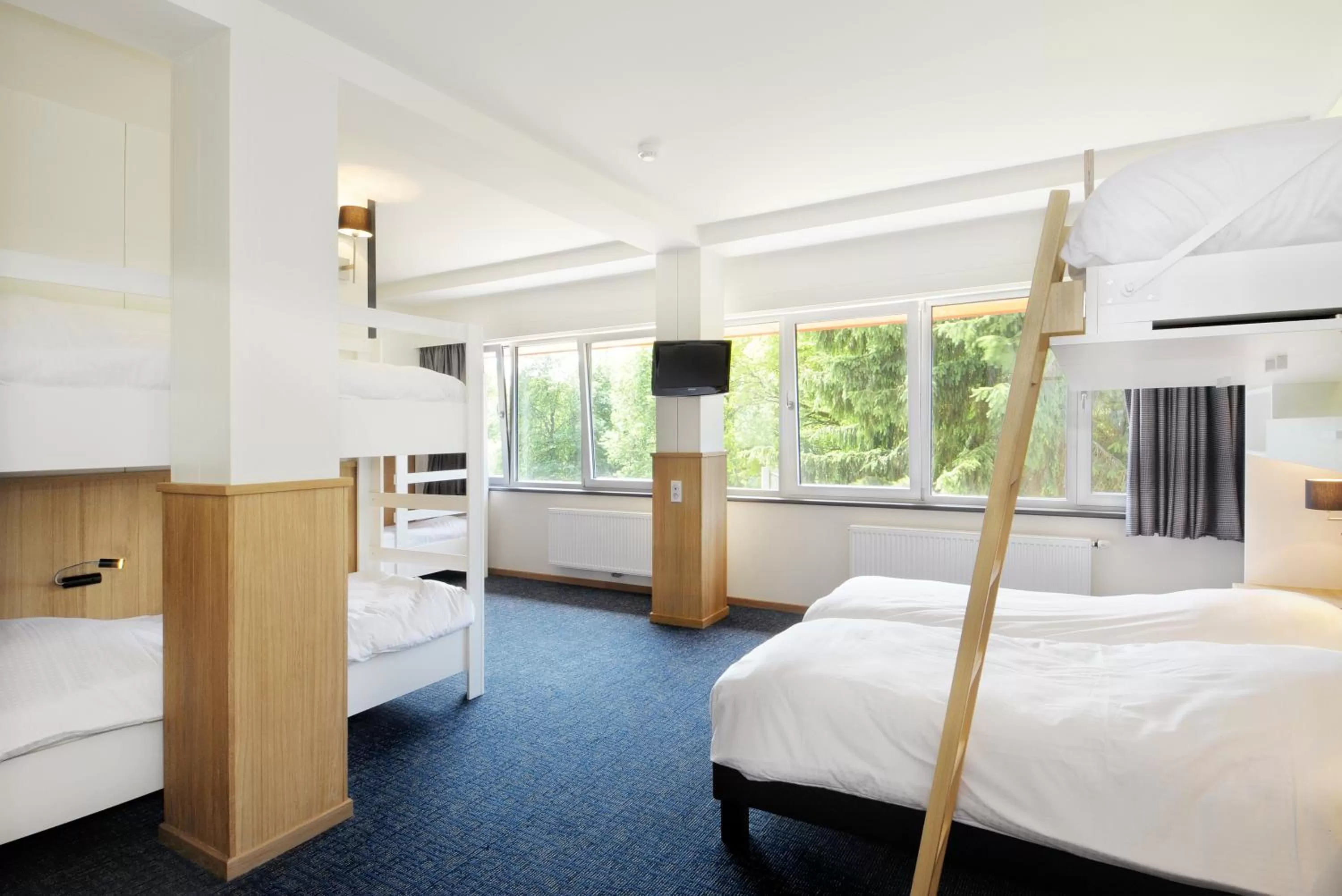 Bedroom, Bed in Mont-des-Pins